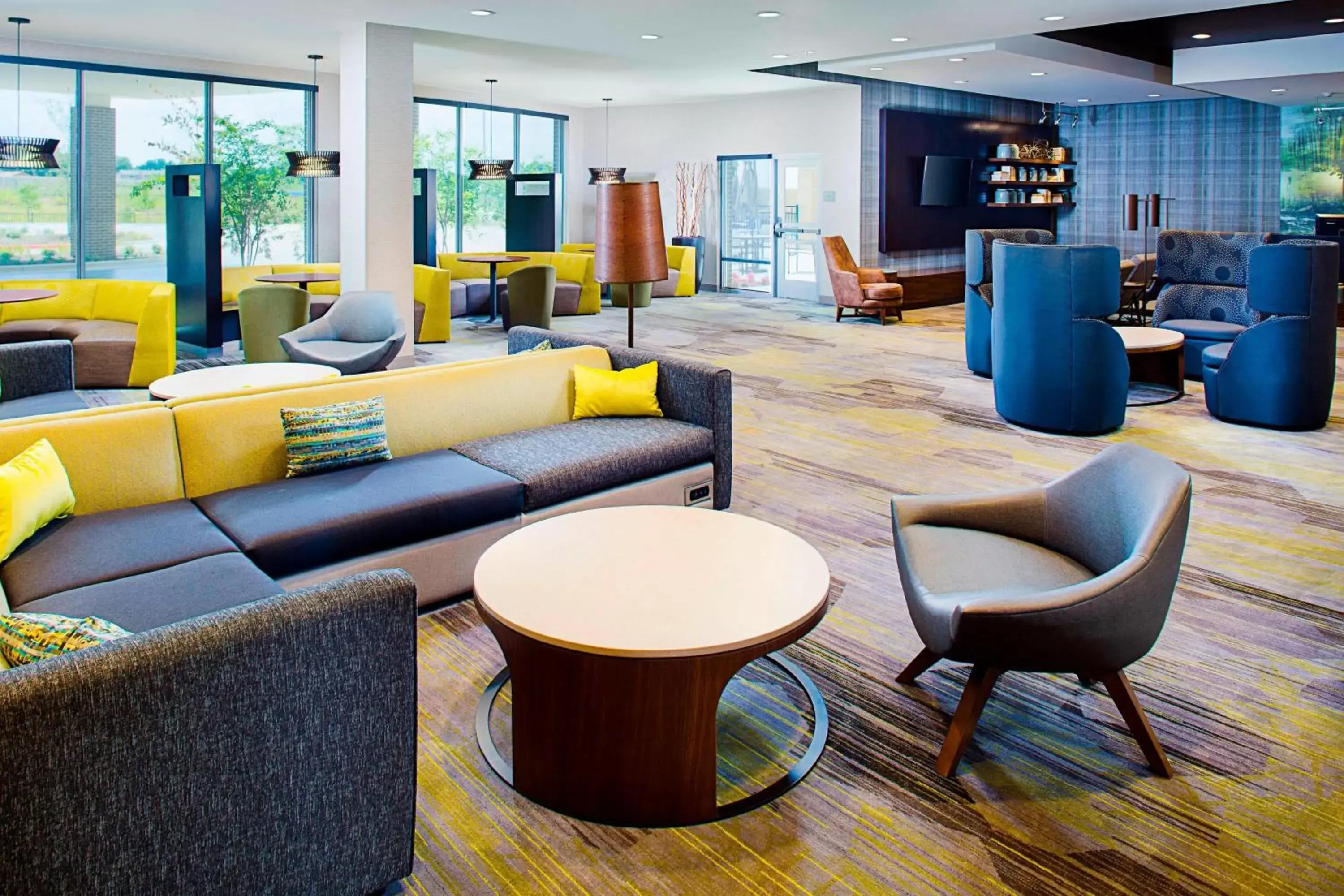 Lobby or reception, Lounge/Bar in Courtyard by Marriott Dallas Carrollton and Carrollton Conference Center