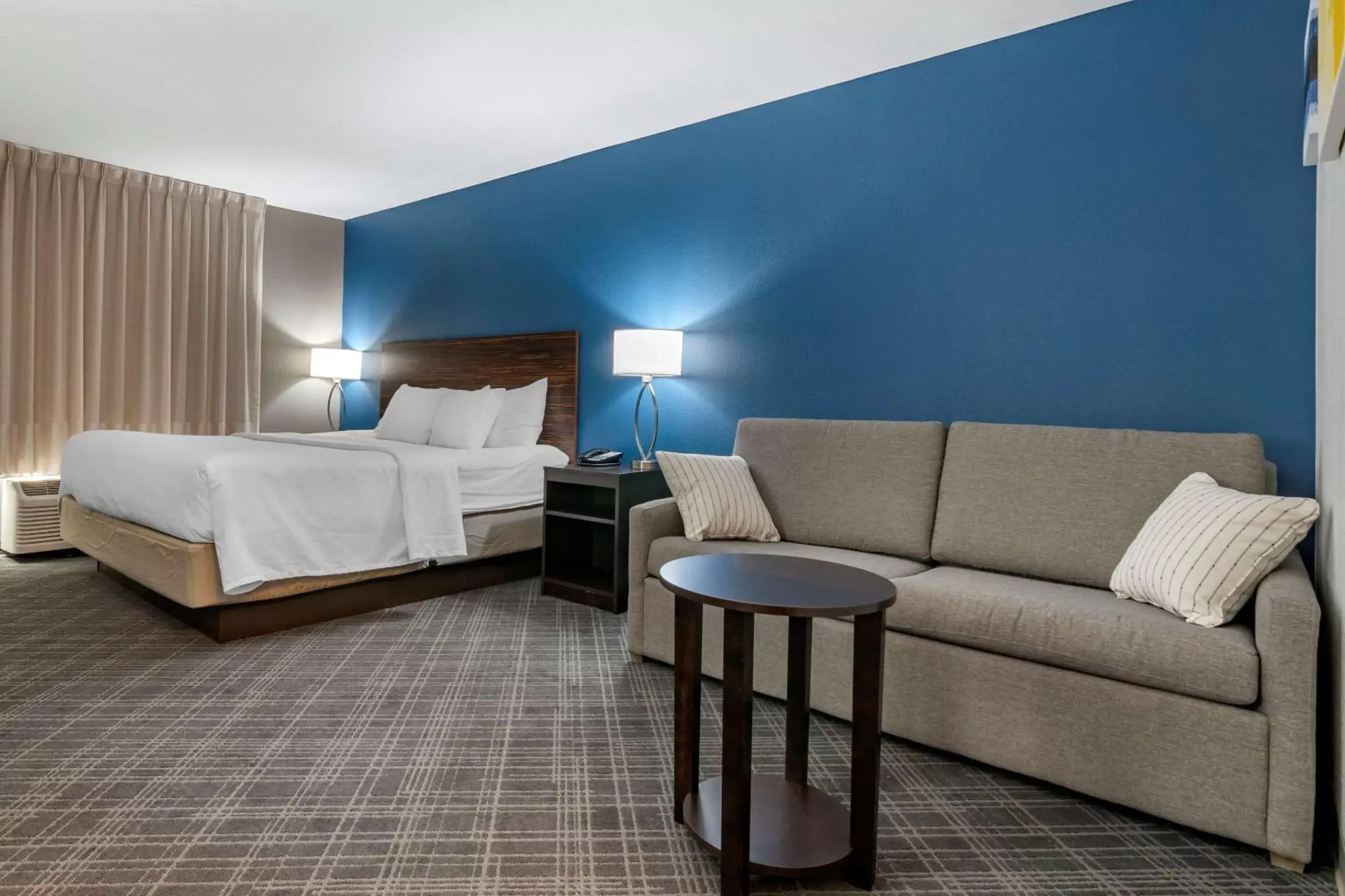 Bedroom, Seating Area in Comfort Inn St Louis - Airport