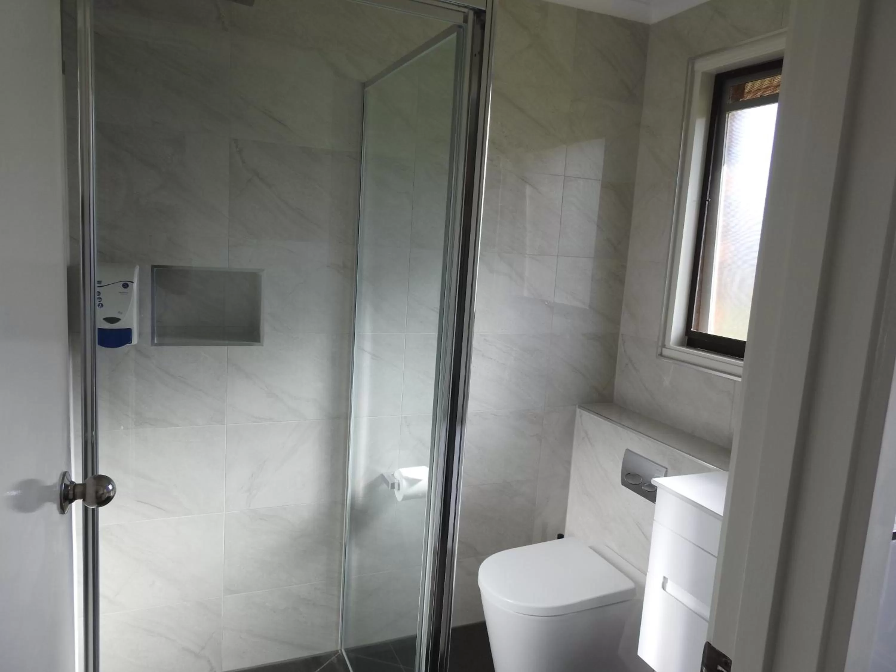 Bathroom in Frankston Motel