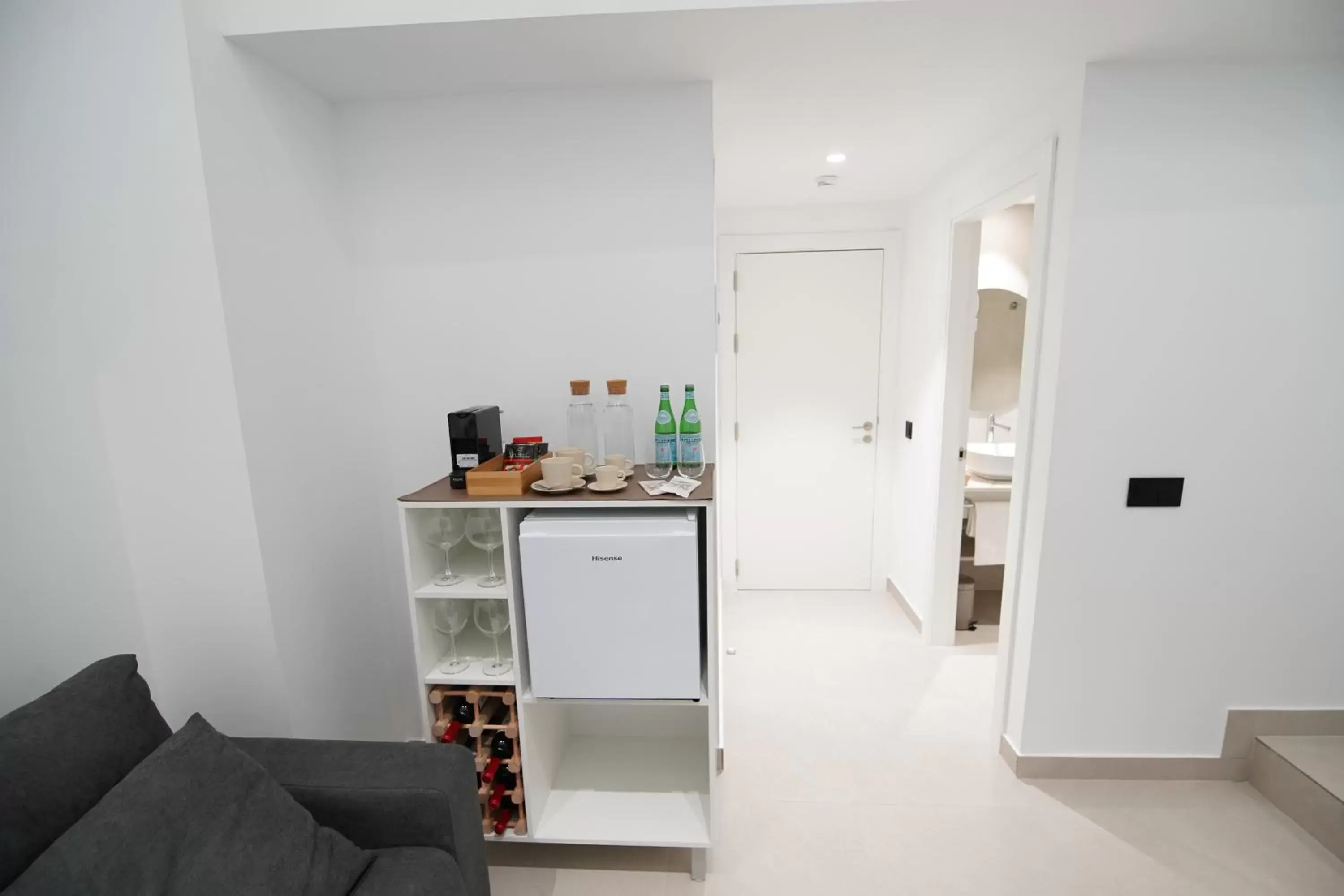 oven, Kitchen/Kitchenette in Suites Puerto Valencia