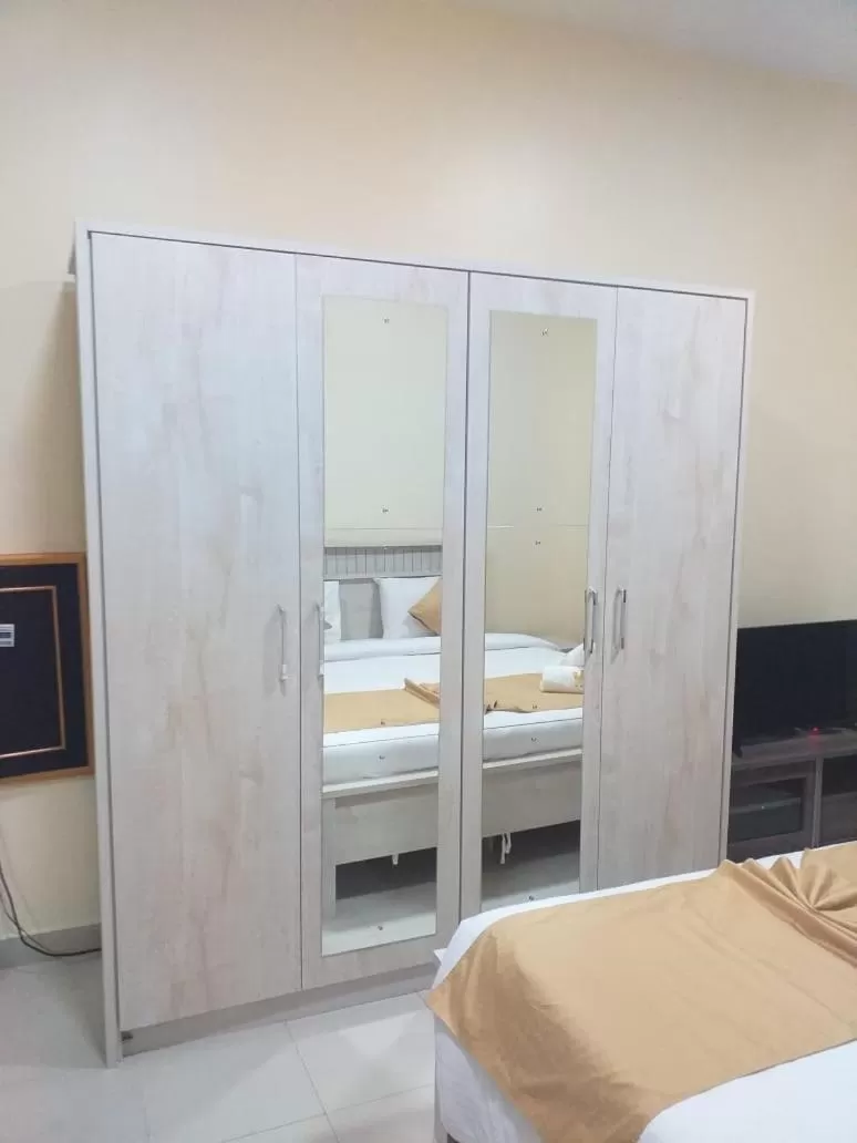 Bedroom, Bed in Al Khaleej Plaza Furnished Apartments LLC