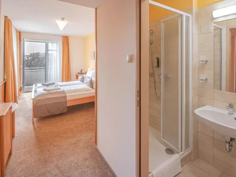 Standard Twin Room - single occupancy in Szent János Hotel Standard Twin Room - single occupancy in Szent János Hotel