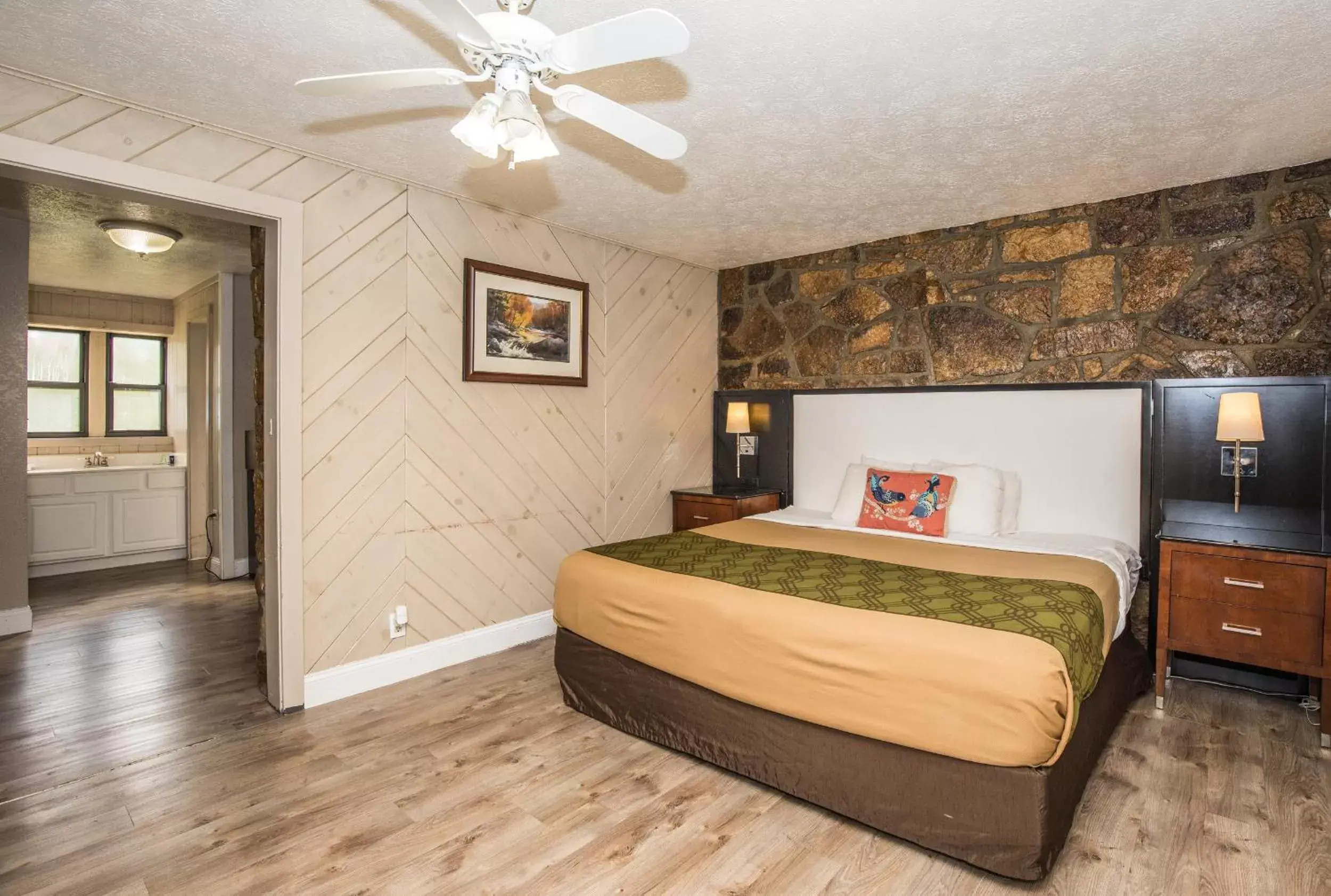 Photo of the whole room, Bed in Chalet Inn Photo of the whole room, Bed in Chalet Inn