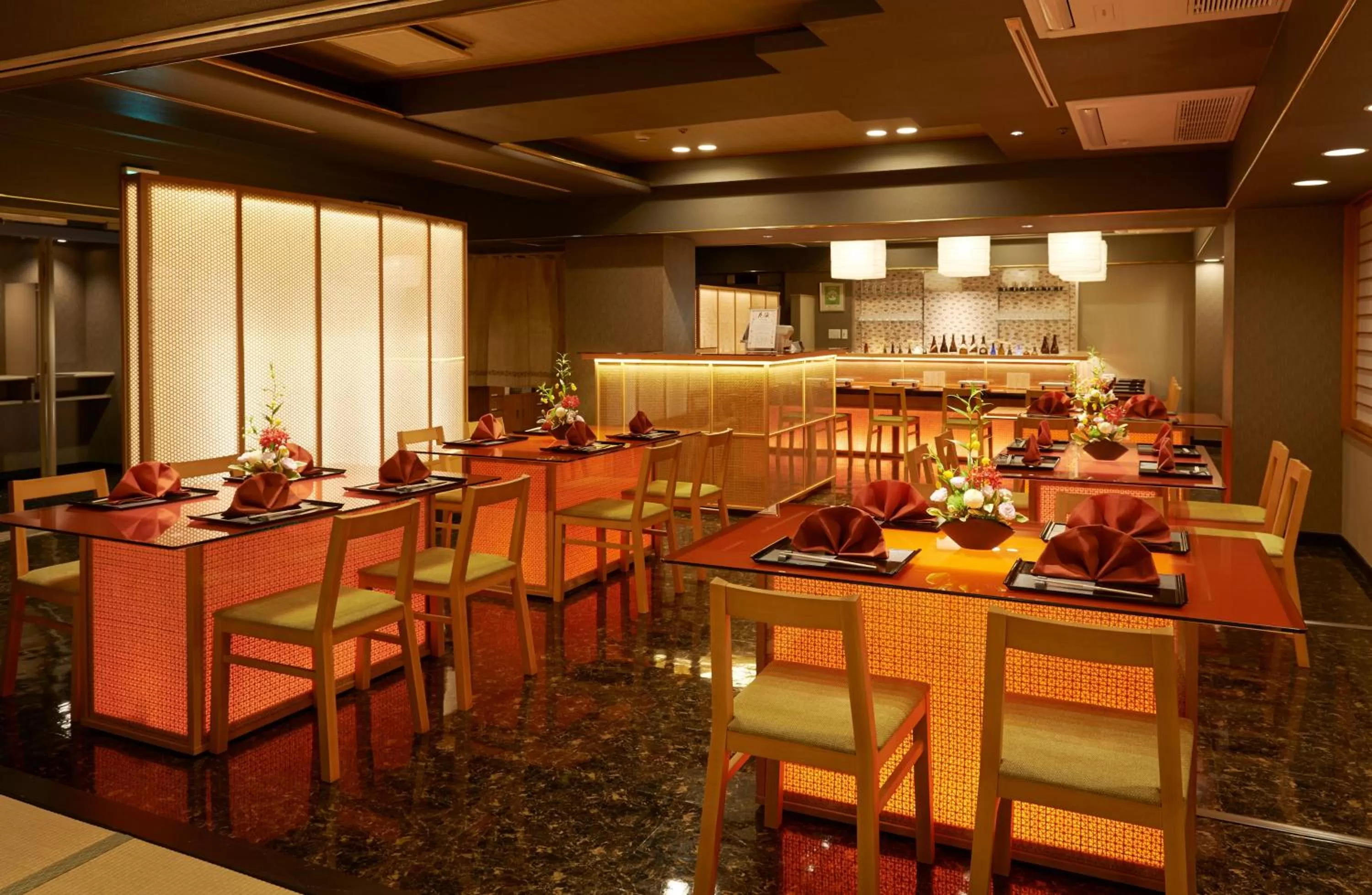 Restaurant/places to eat in Hotel Plaza Osaka