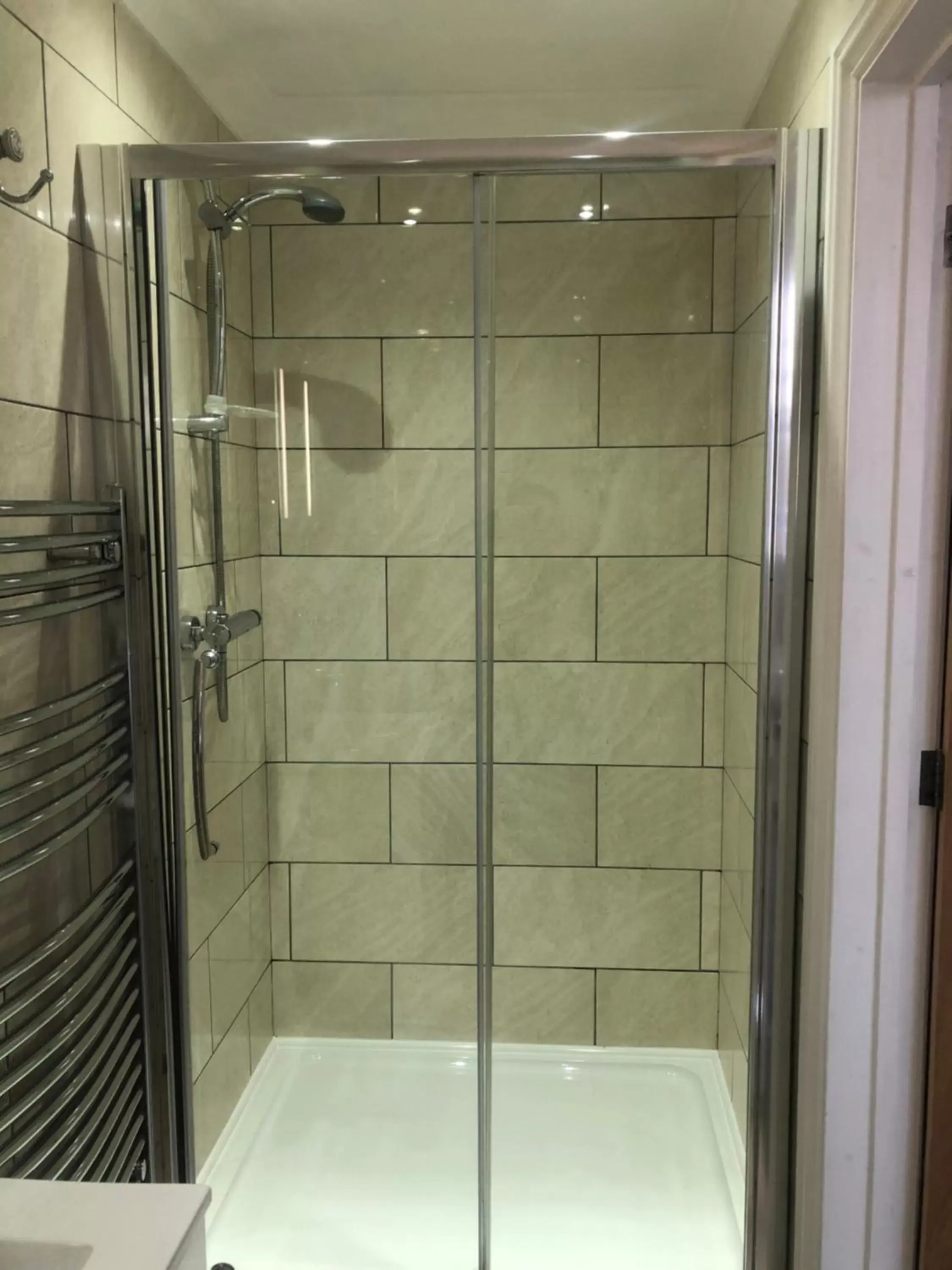 Shower, Bathroom in Queen Phillippa