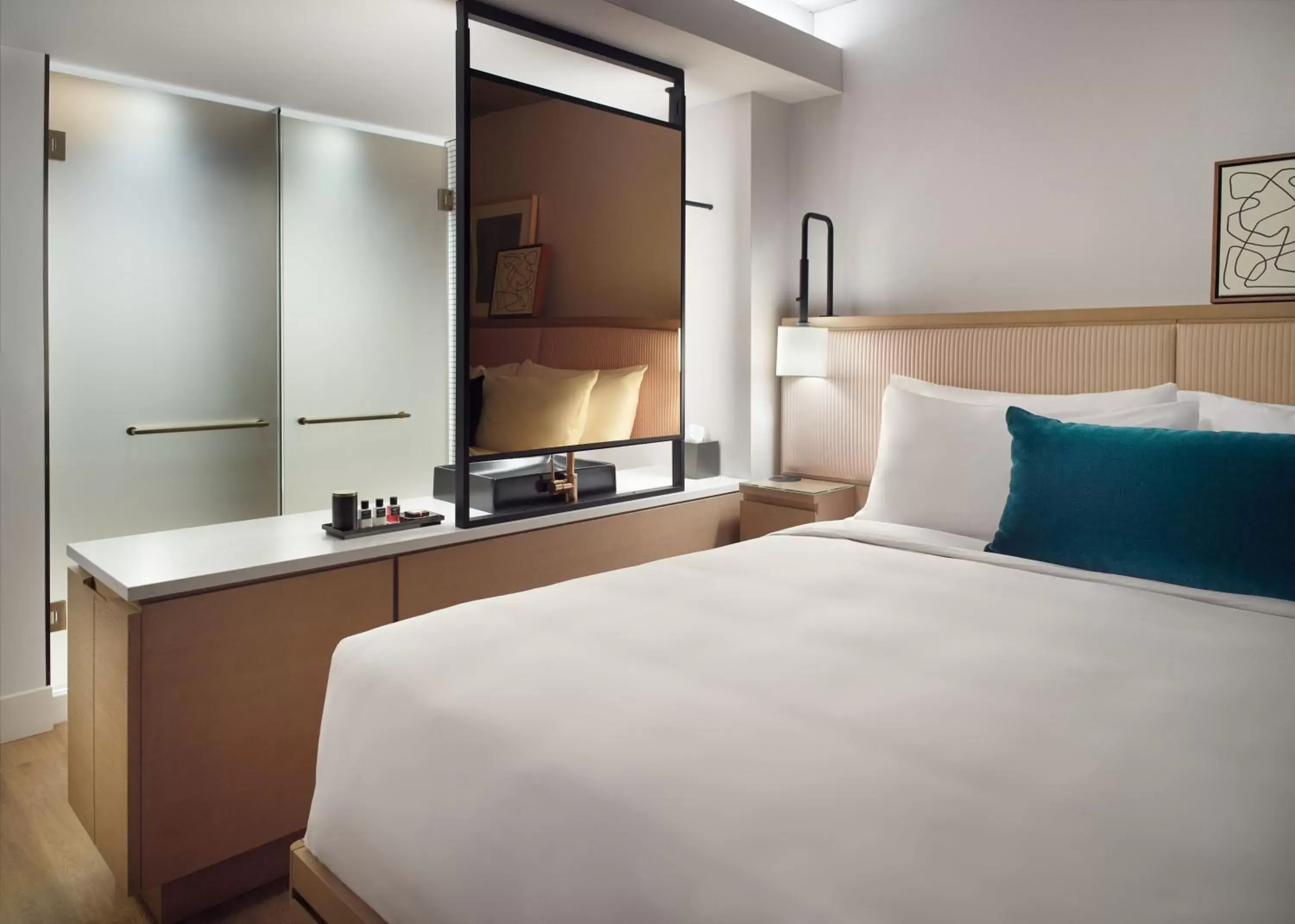 Artist Tower Studio Room 1 Queen Bed in Omni Boston Hotel at the Seaport Artist Tower Studio Room 1 Queen Bed in Omni Boston Hotel at the Seaport