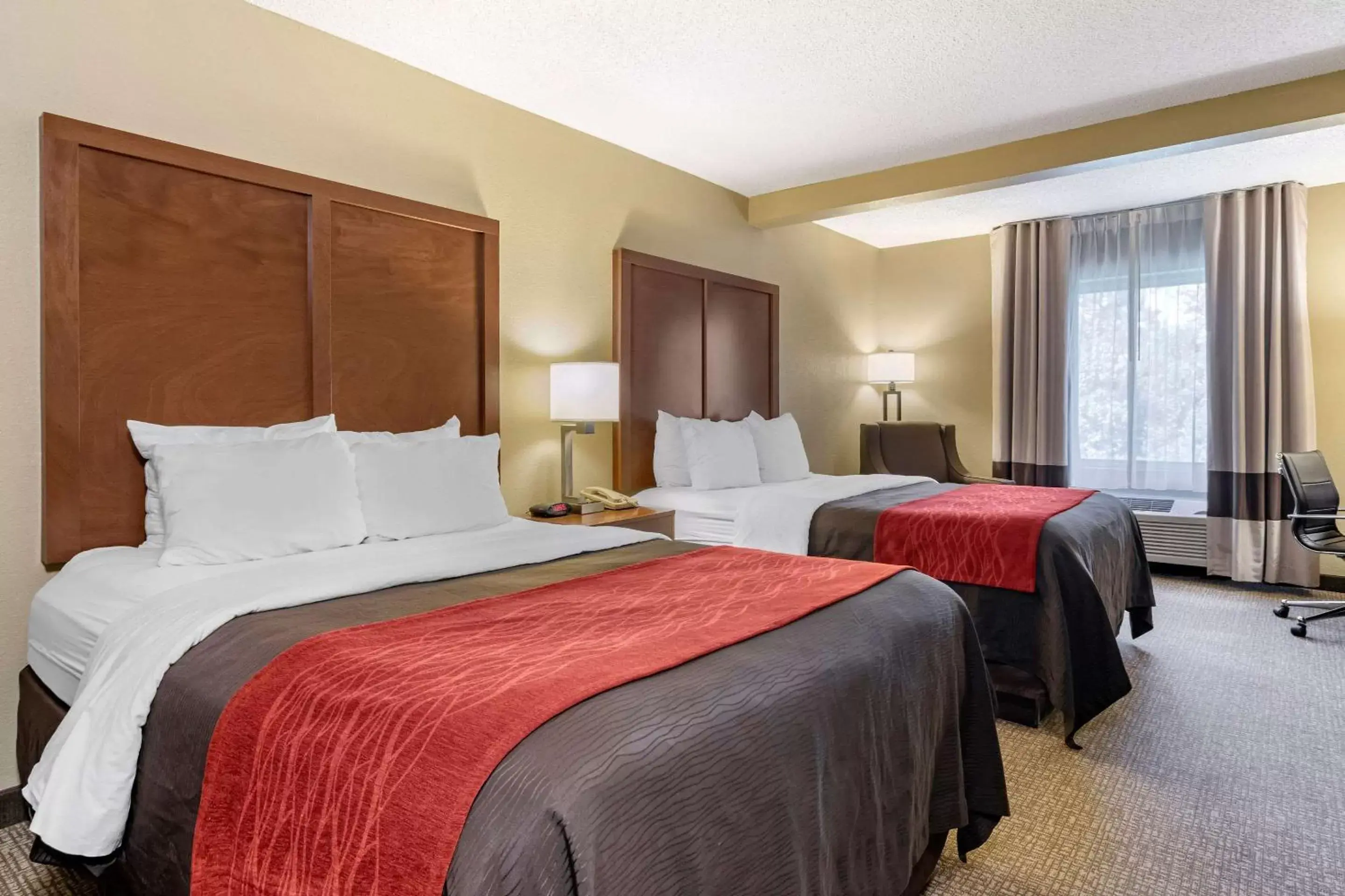 Photo of the whole room, Bed in Comfort Inn and Suites