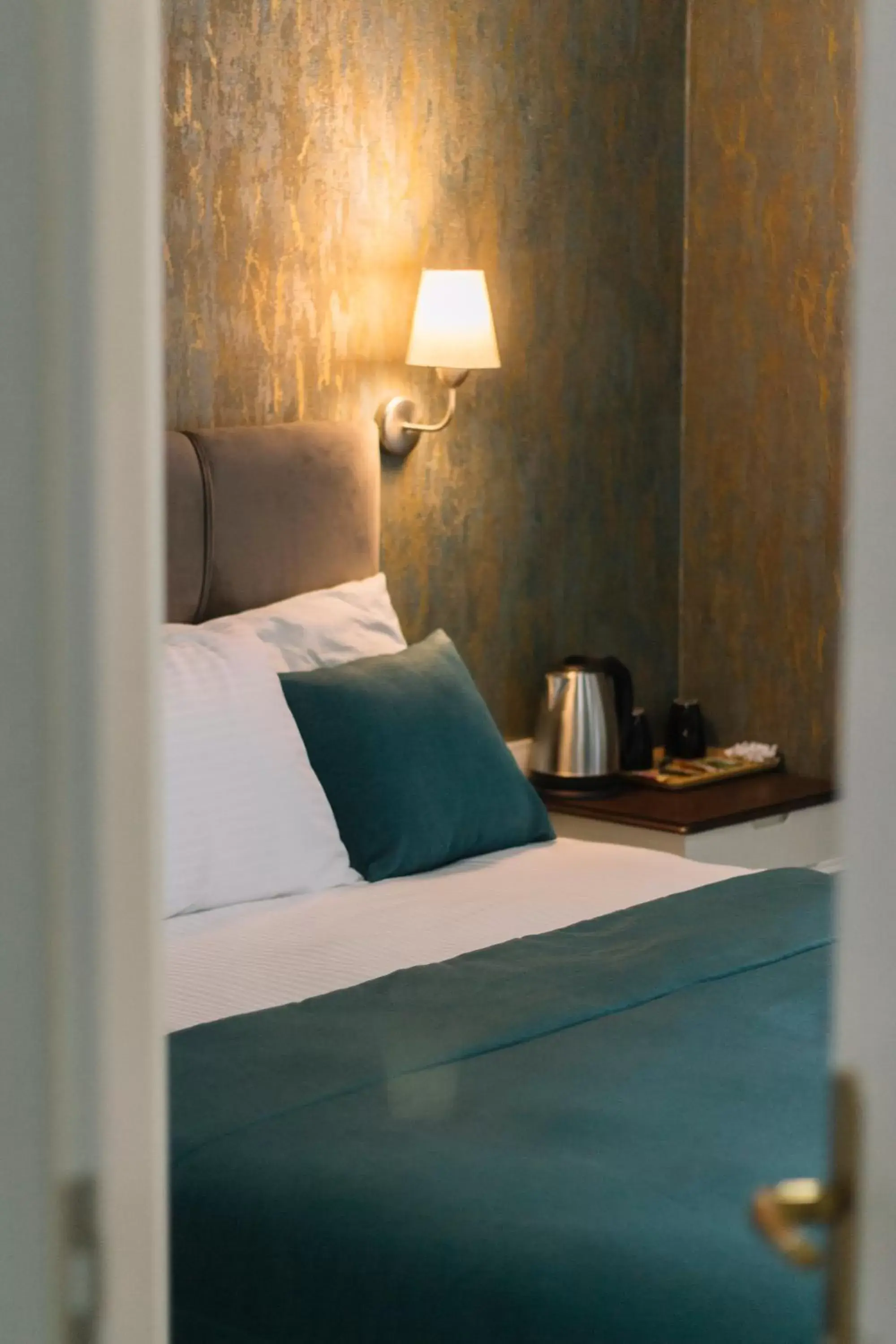 Bedroom, Bed in Melrose House Hotel