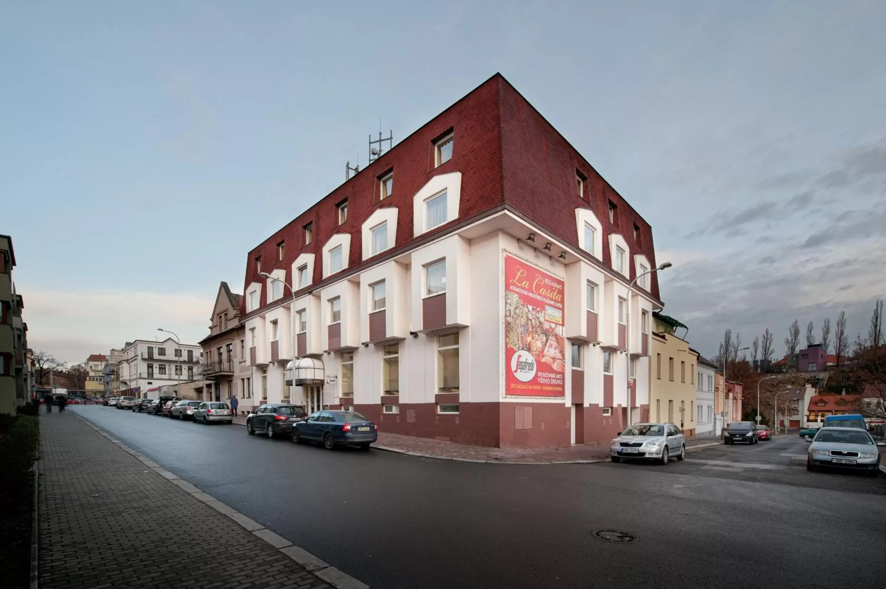 Property Building in Hotel Henrietta