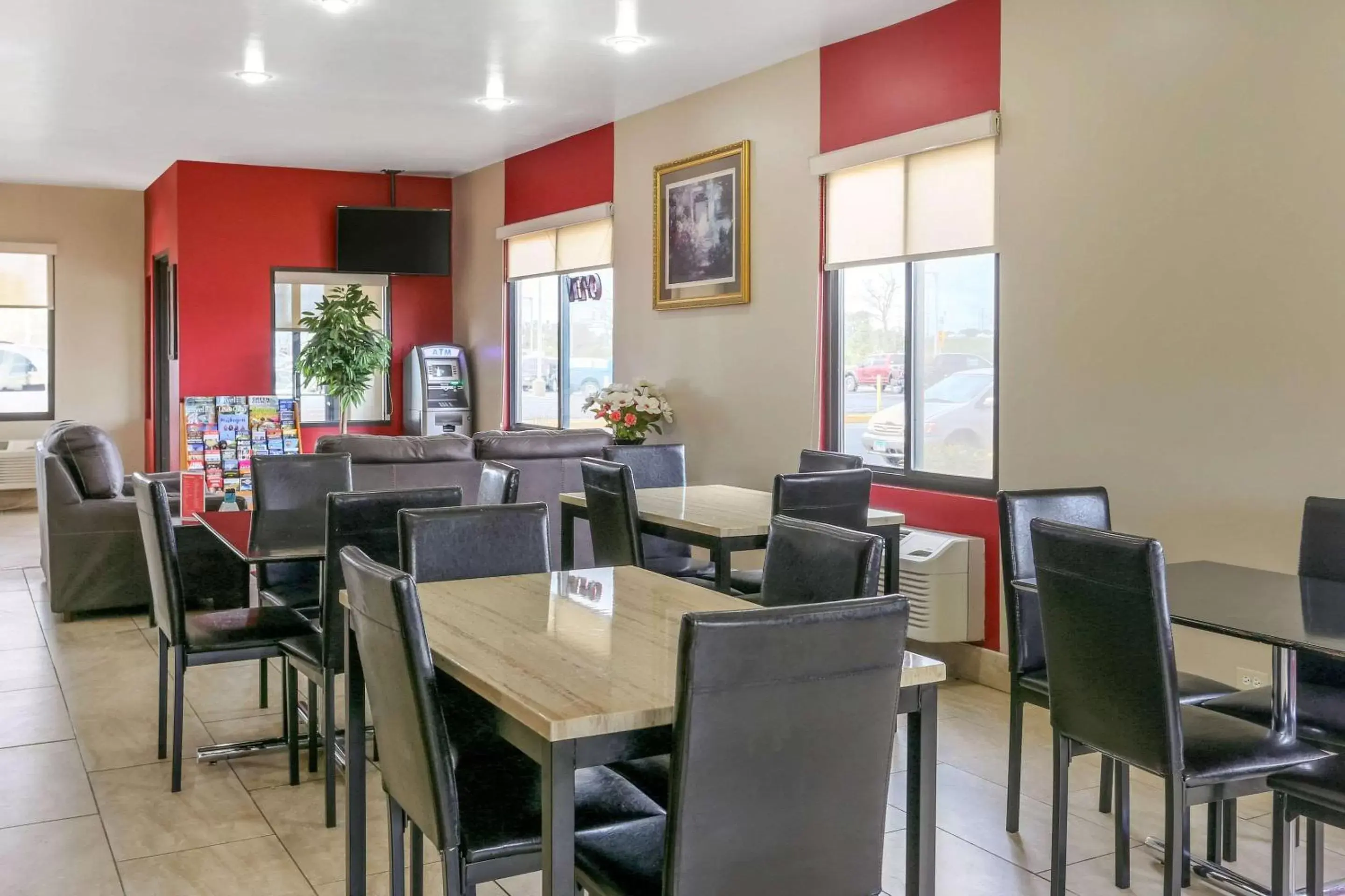 Restaurant/Places to Eat in Econo Lodge Shorewood/Joliet