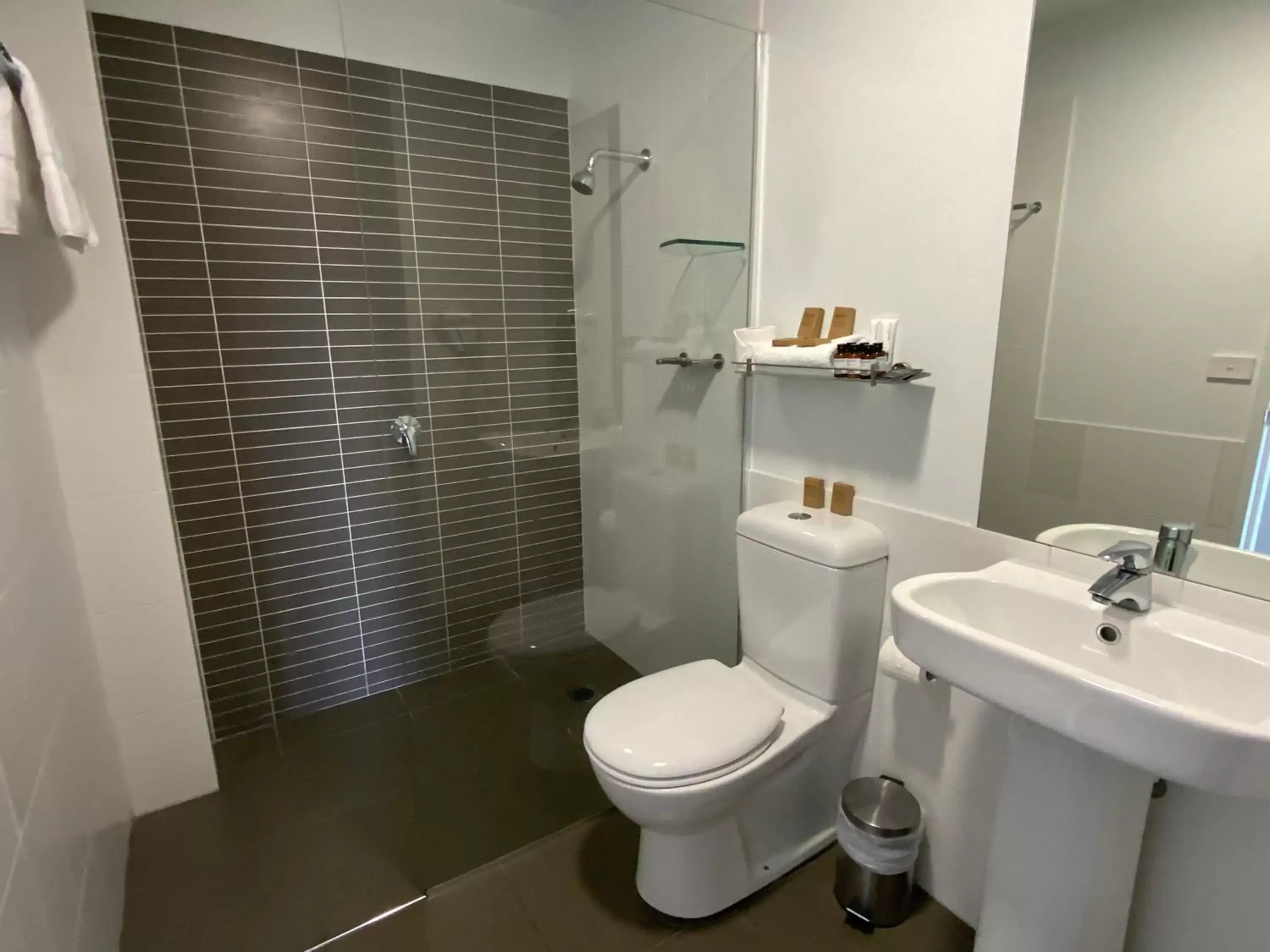 Bathroom in Honeysuckle Executive Apartments