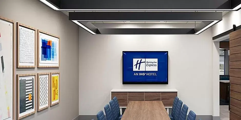 Meeting/conference room in Holiday Inn Express - Gloucester, an IHG Hotel