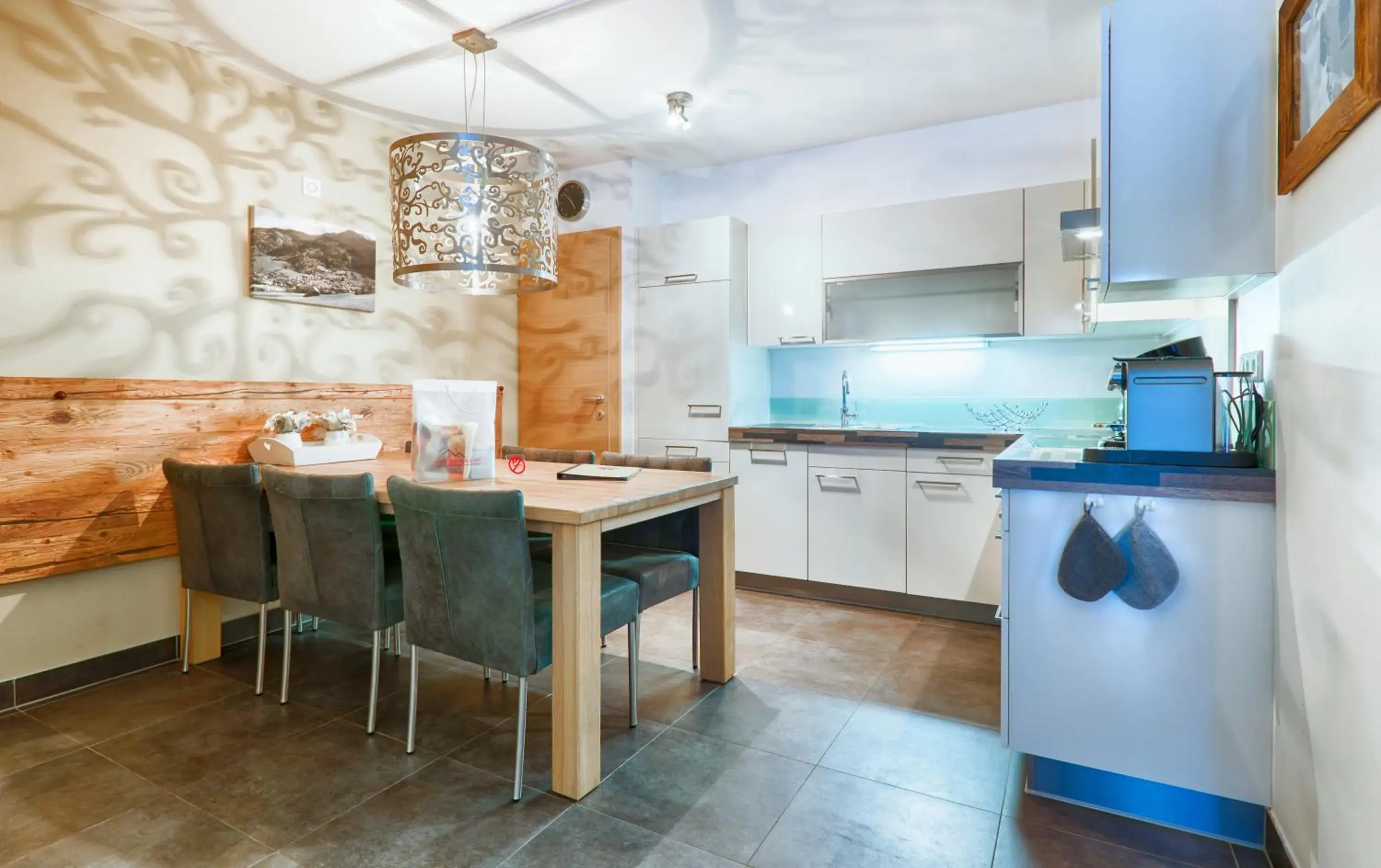 Kitchen or kitchenette, Kitchen/Kitchenette in Avenida Mountain Resort by Alpin Rentals