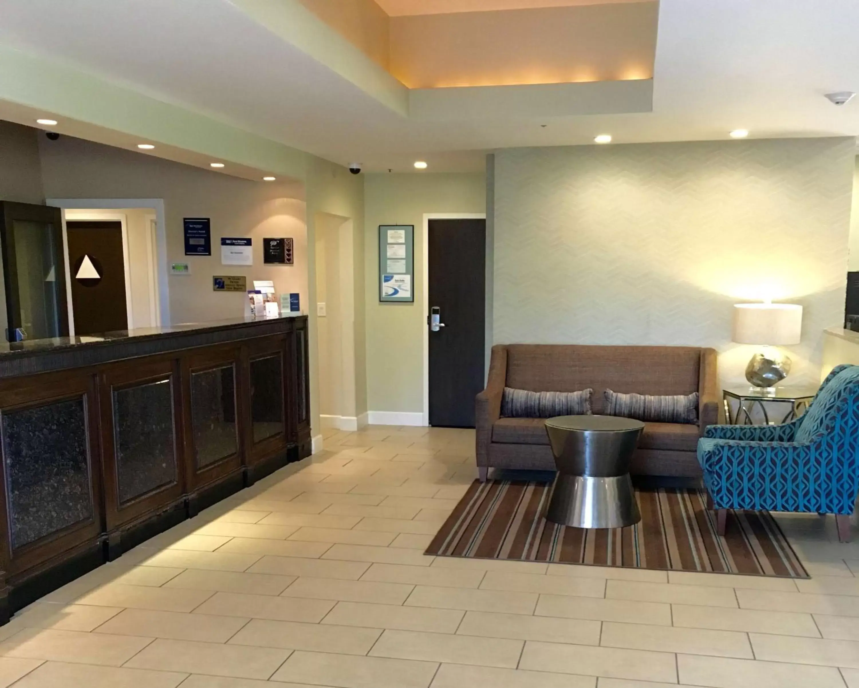 Lobby or reception in Best Western Plus South Coast Inn