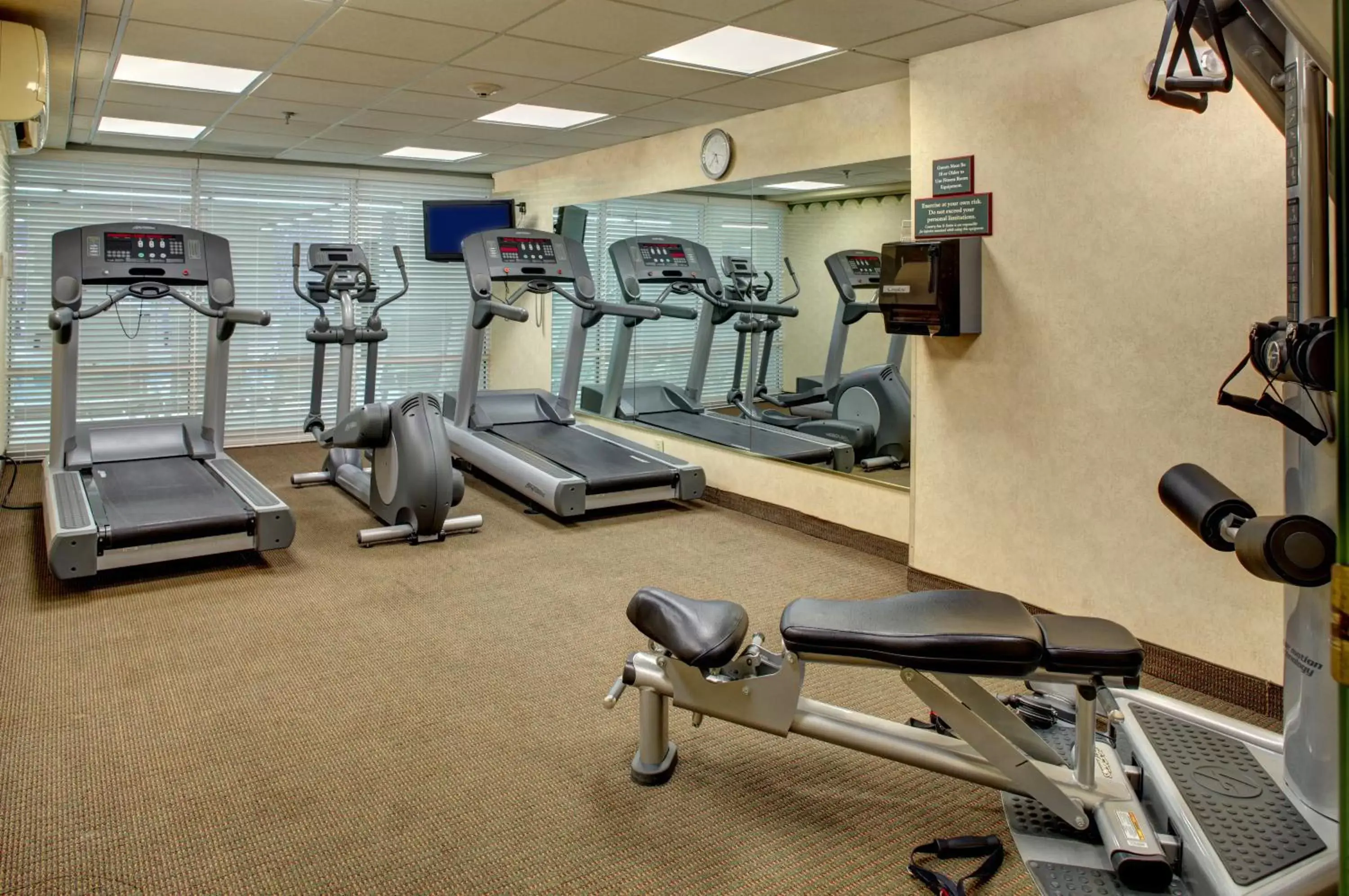 Fitness centre/facilities, Fitness Center/Facilities in Country Inn & Suites by Radisson, Asheville Downtown Tunnel Road, NC