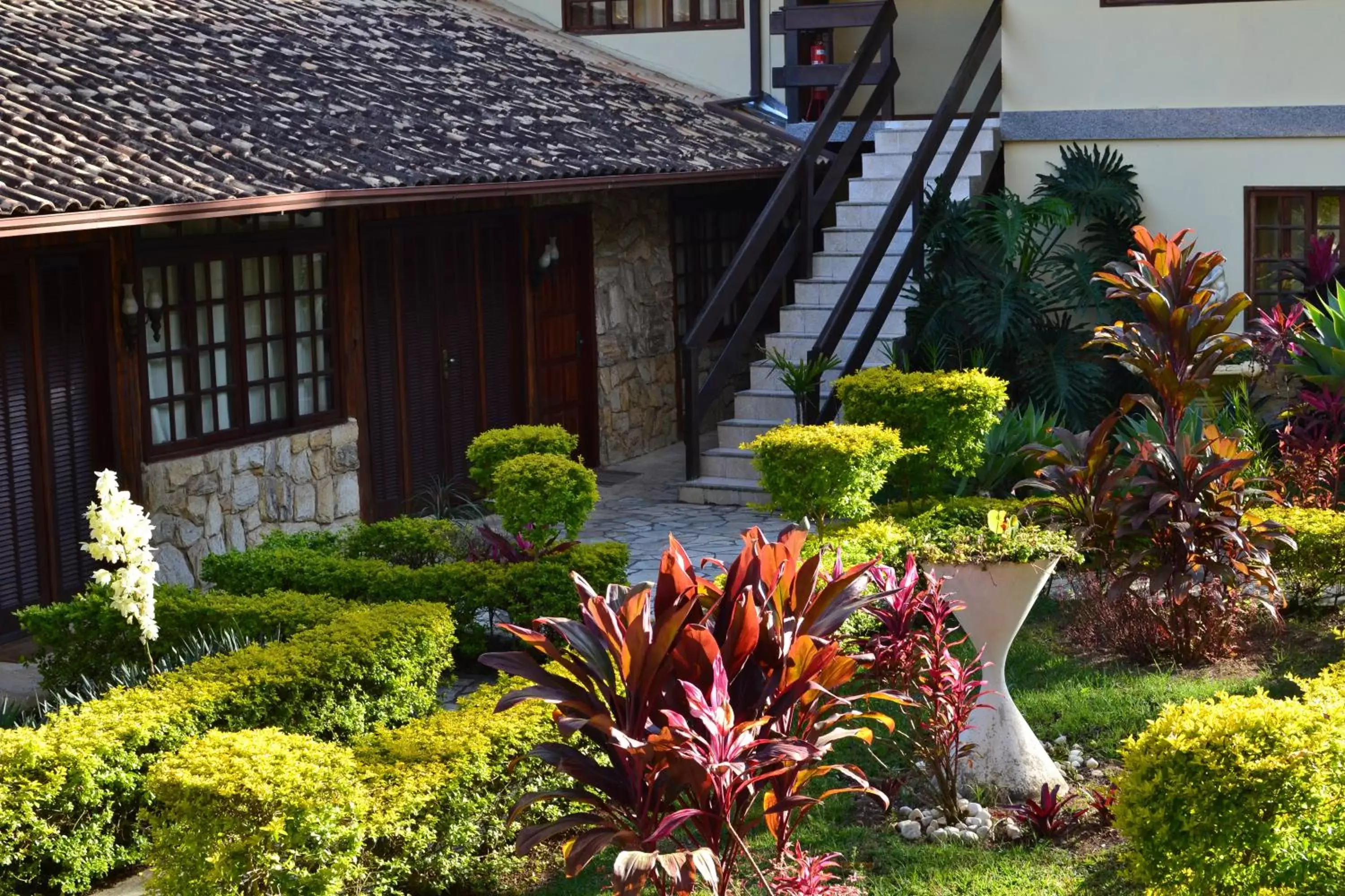 Garden, Property Building in Hotel Serra Everest