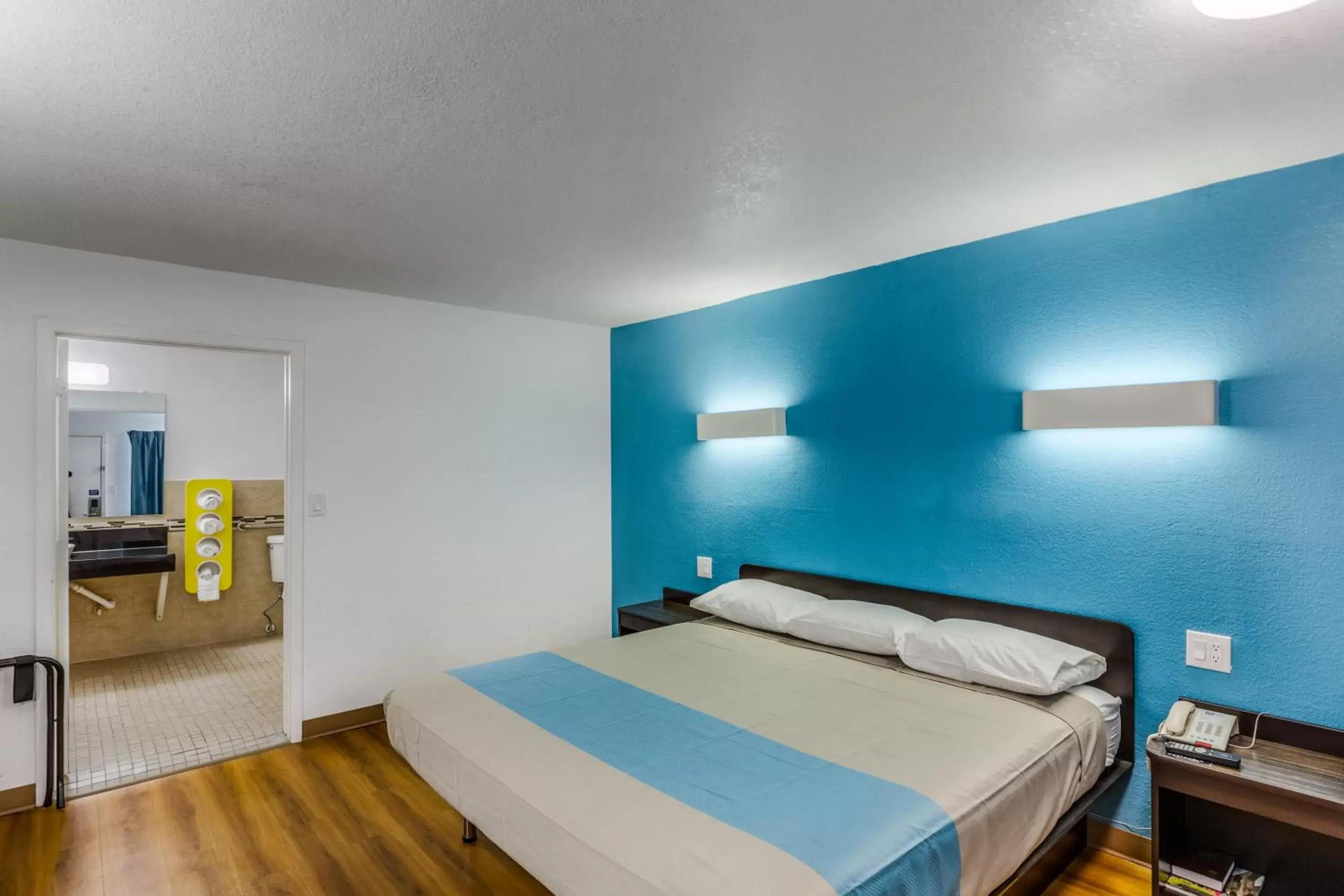 Bedroom, Bed in Motel 6-Fort Worth, TX - Convention Center