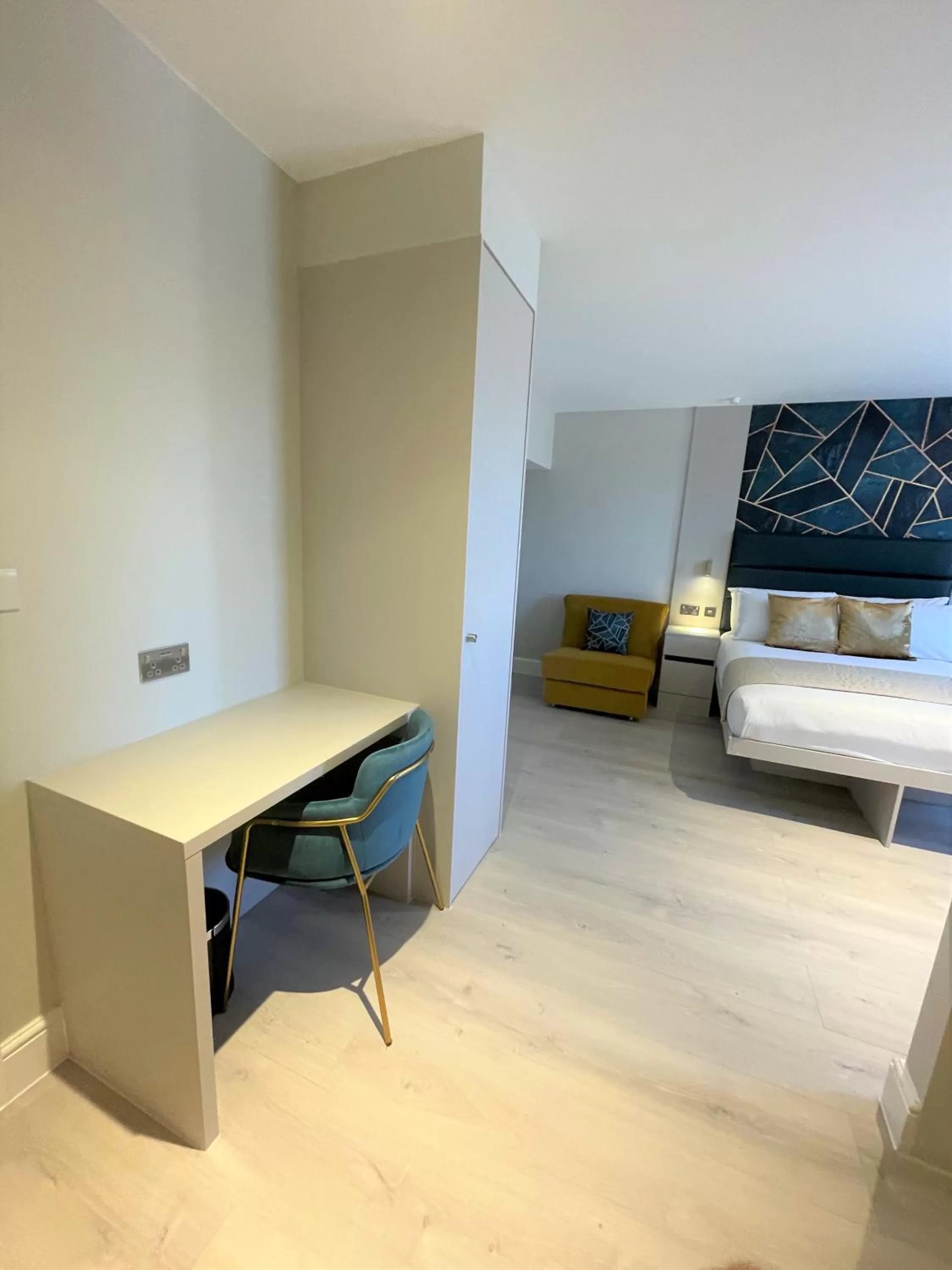 Photo of the whole room in West End Lane II