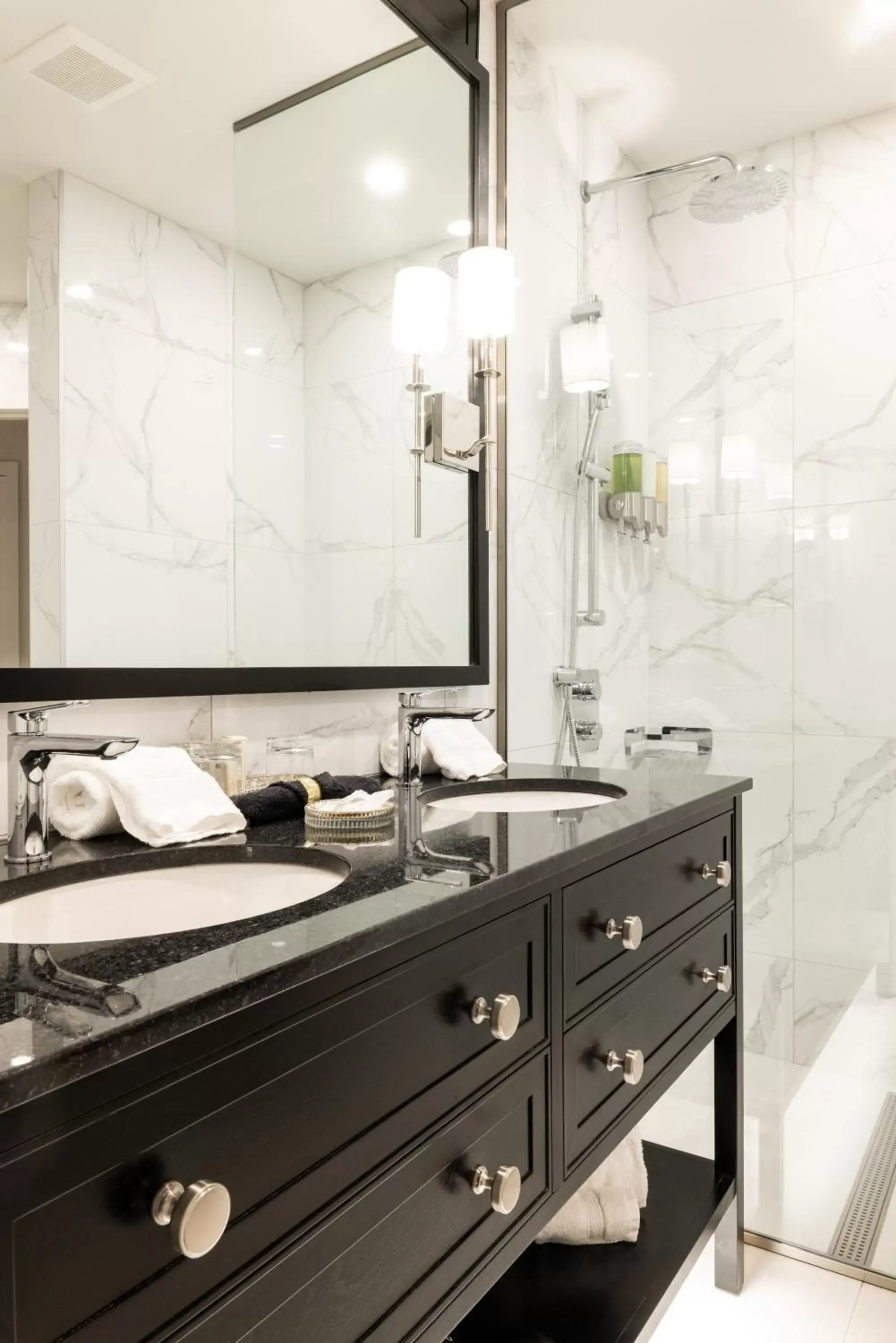 Bathroom in Ripplecove Hotel & Spa