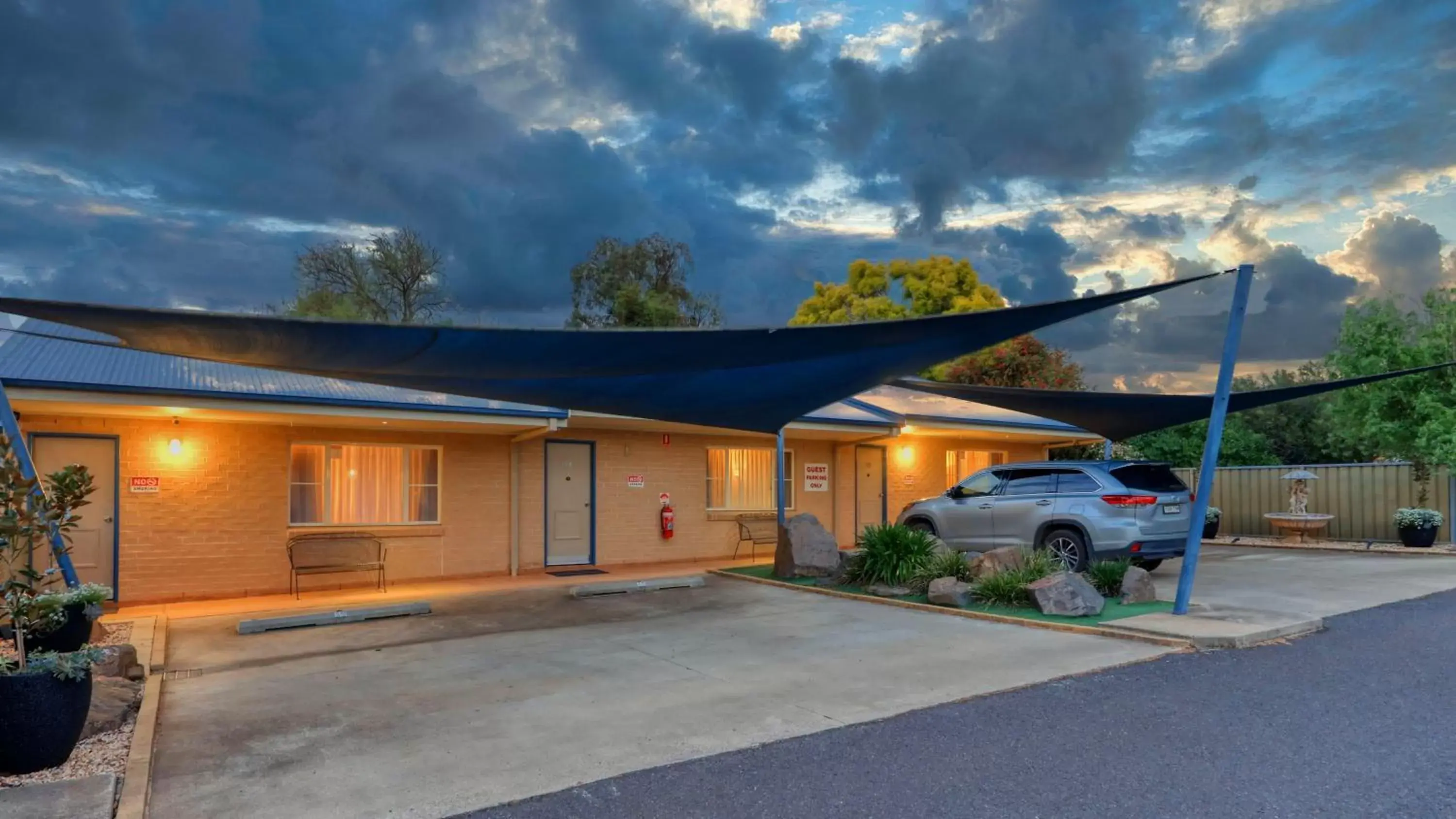 Deluxe Apartment in Edward Parry Motel and Apartments Deluxe Apartment in Edward Parry Motel and Apartments