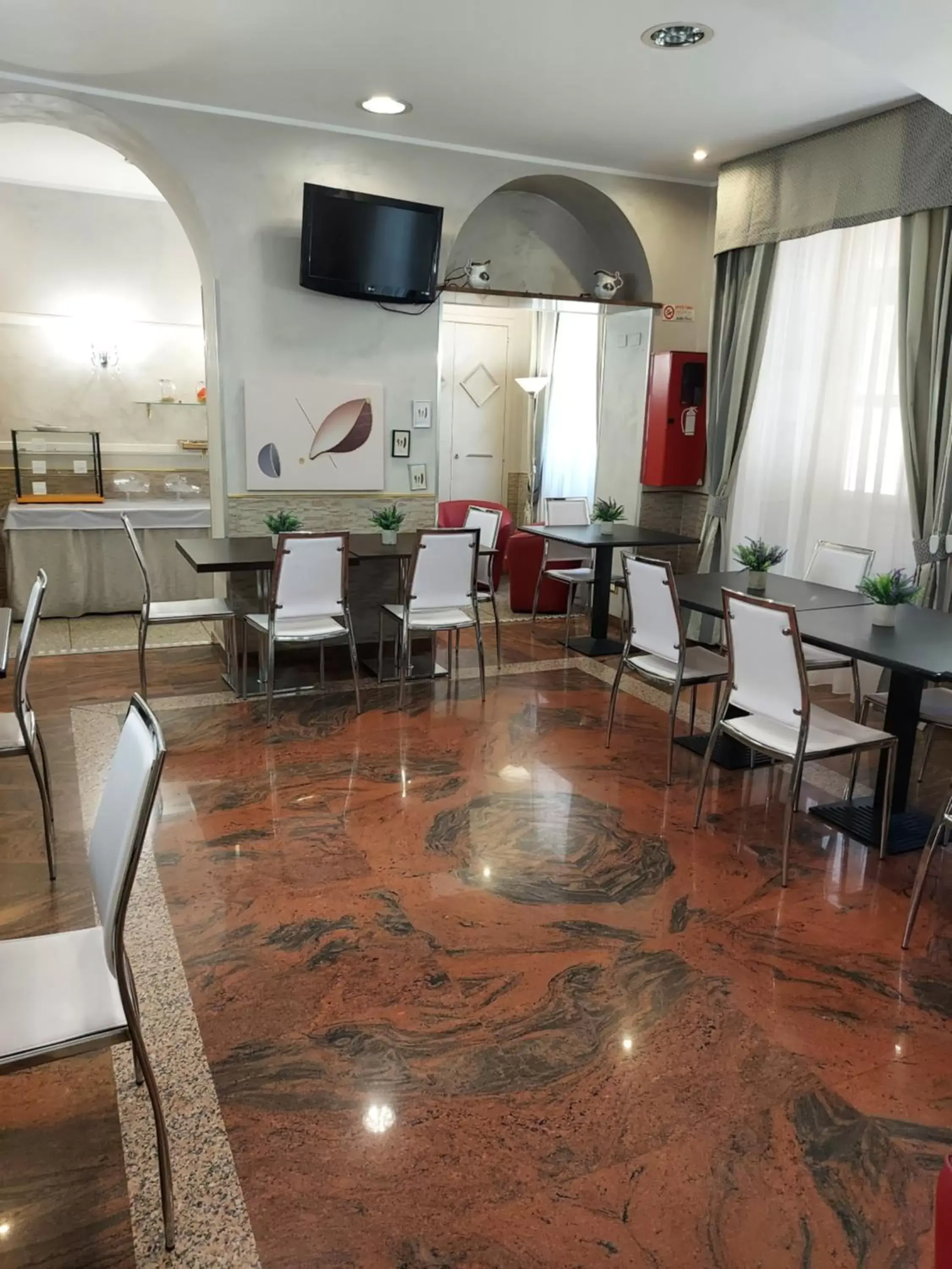 Restaurant/Places to Eat in Hotel Antico Distretto