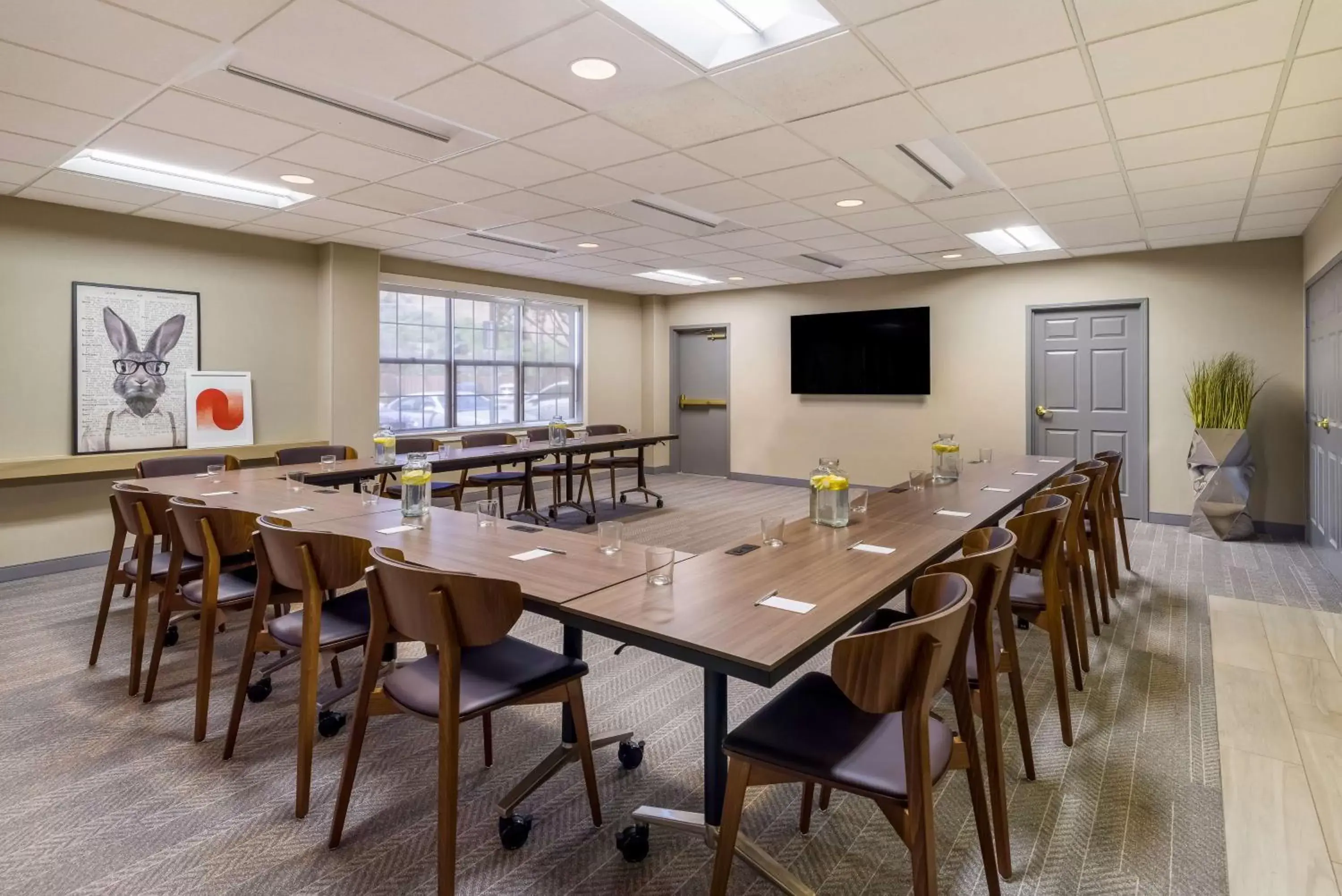 Meeting/conference room in Sonesta ES Suites San Francisco Airport Oyster Point Waterfront