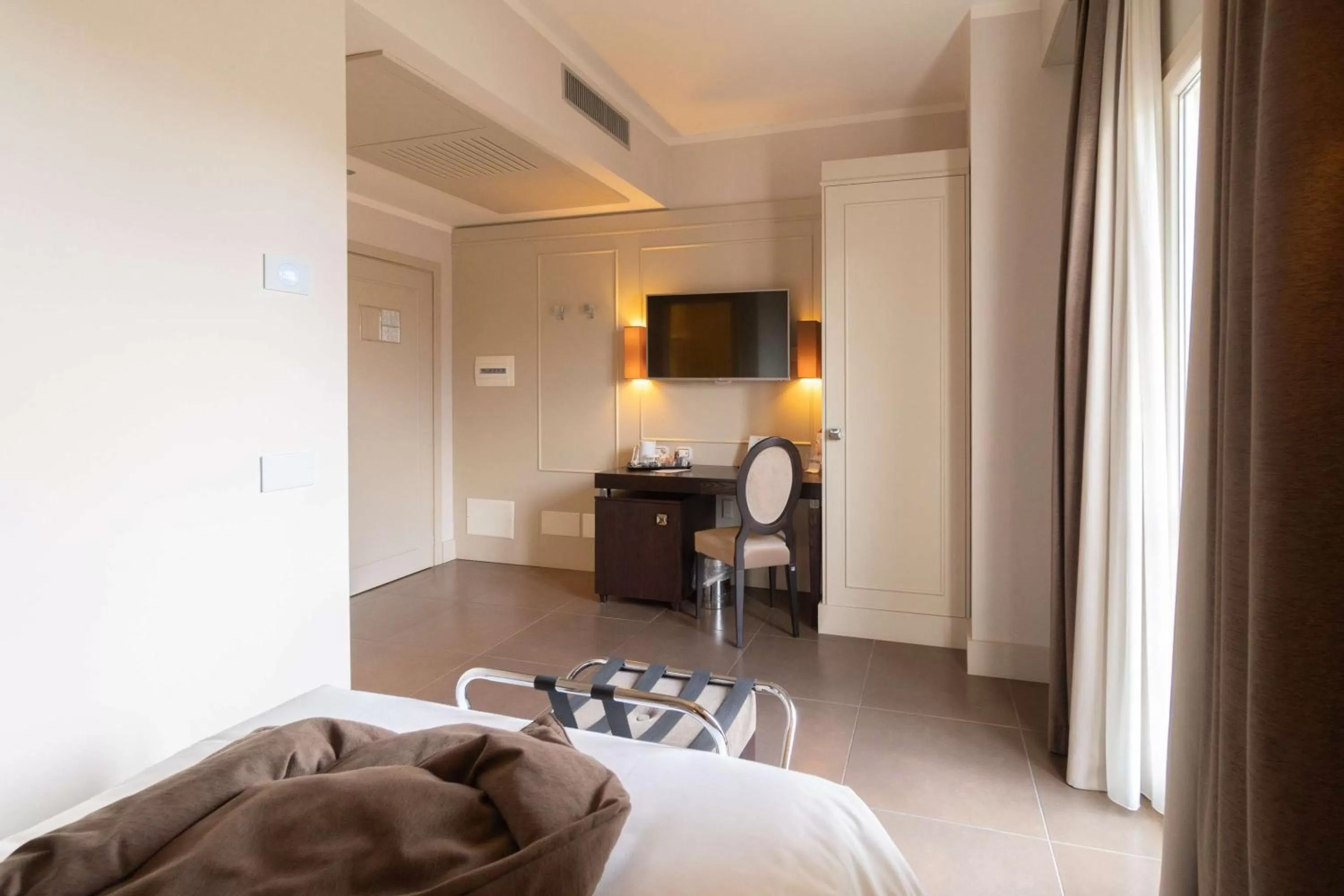 Photo of the whole room, Bed in Best Western Plus Hotel Perla Del Porto