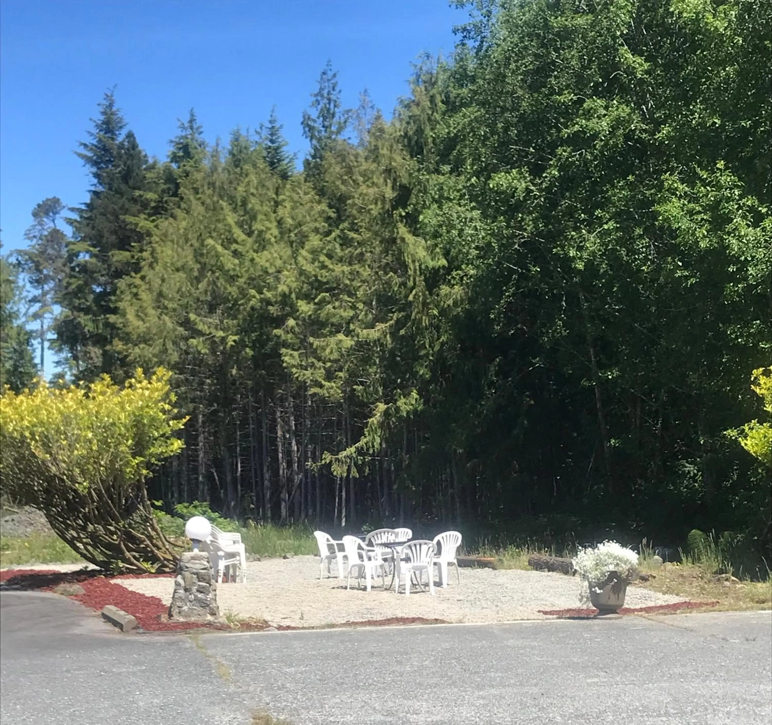 Patio in Airport Inn