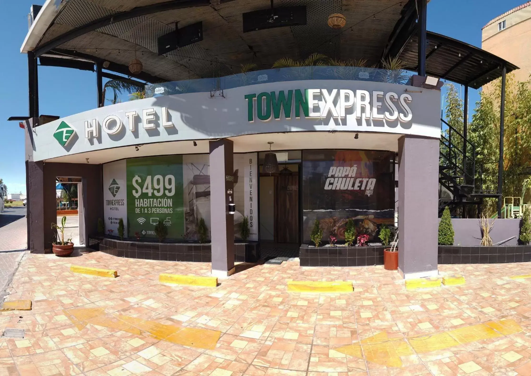 Facade/entrance in Hotel Town Express
