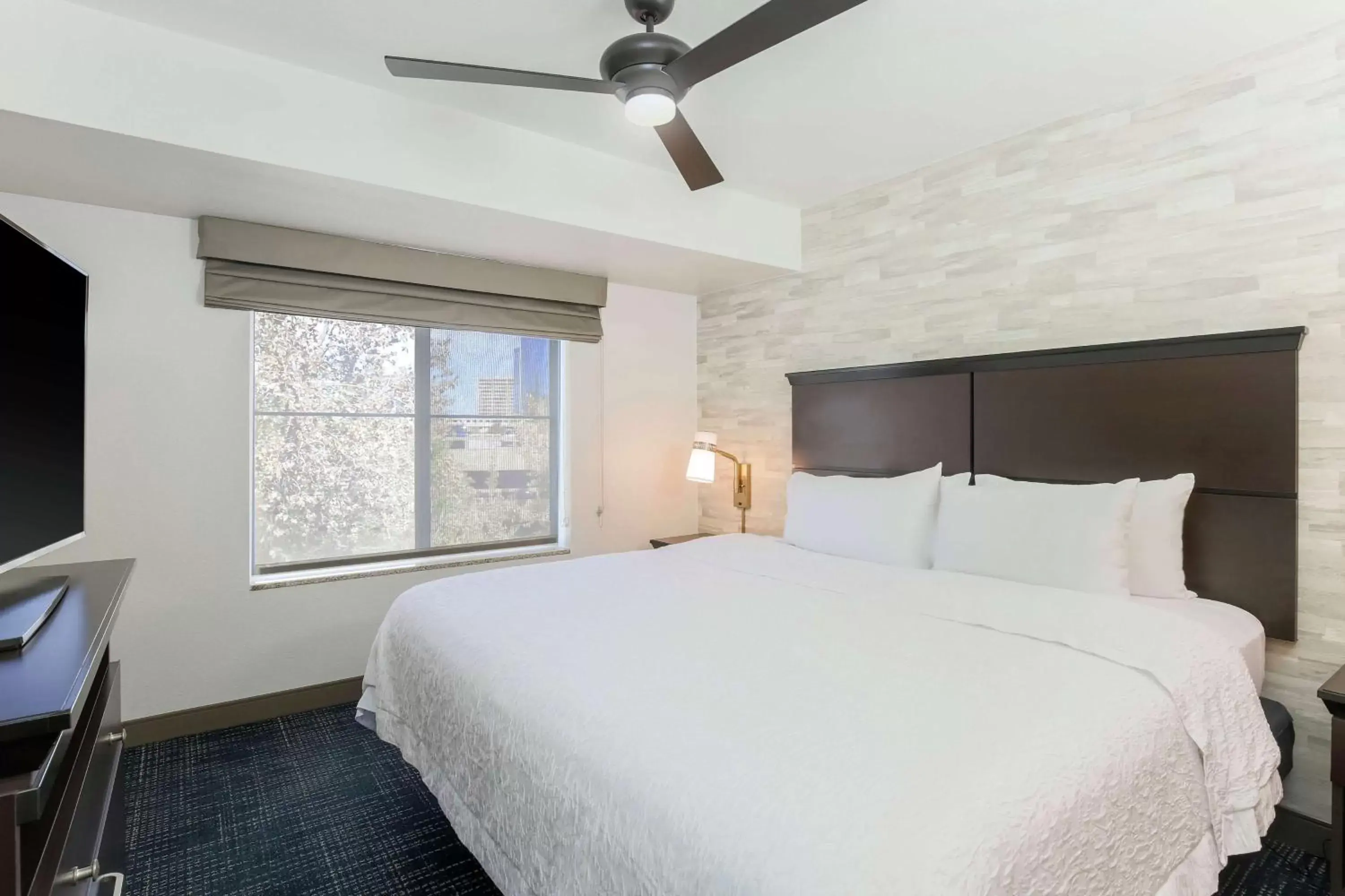 Bed in Hampton Inn & Suites Denver Tech Center