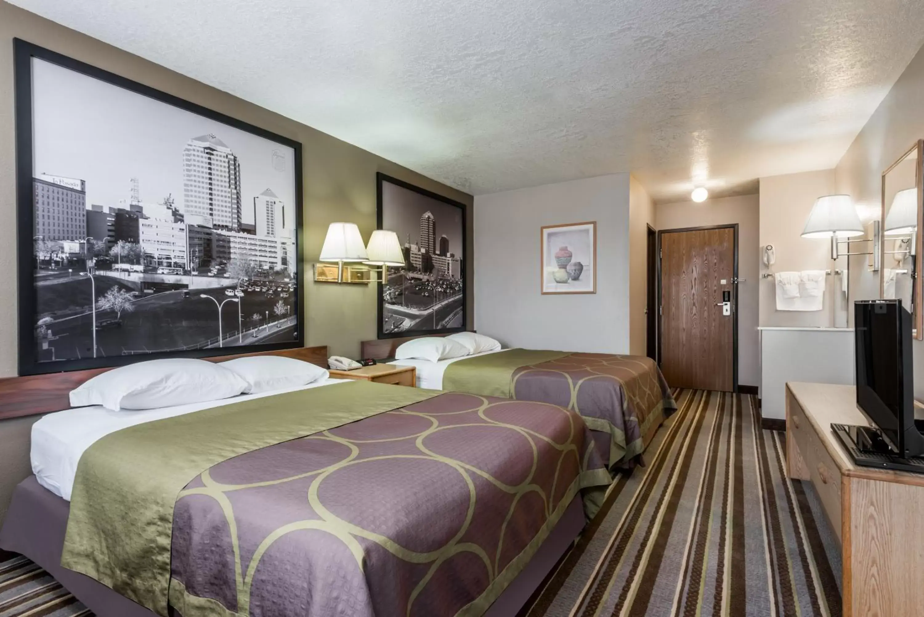 Bed in Super 8 by Wyndham Bernalillo