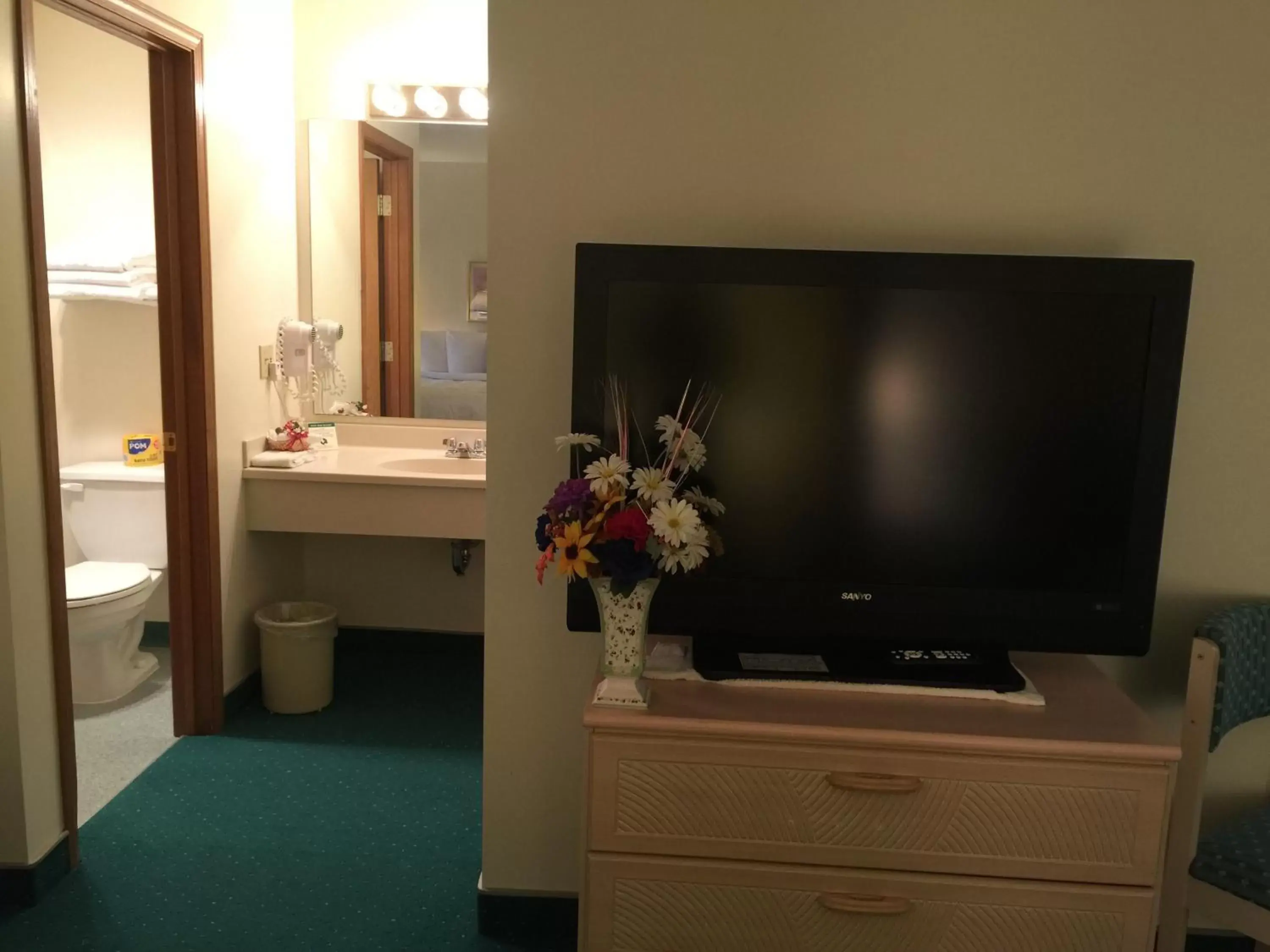 TV/Entertainment Center in Americas Best Value Inn & Suites - Bluffton