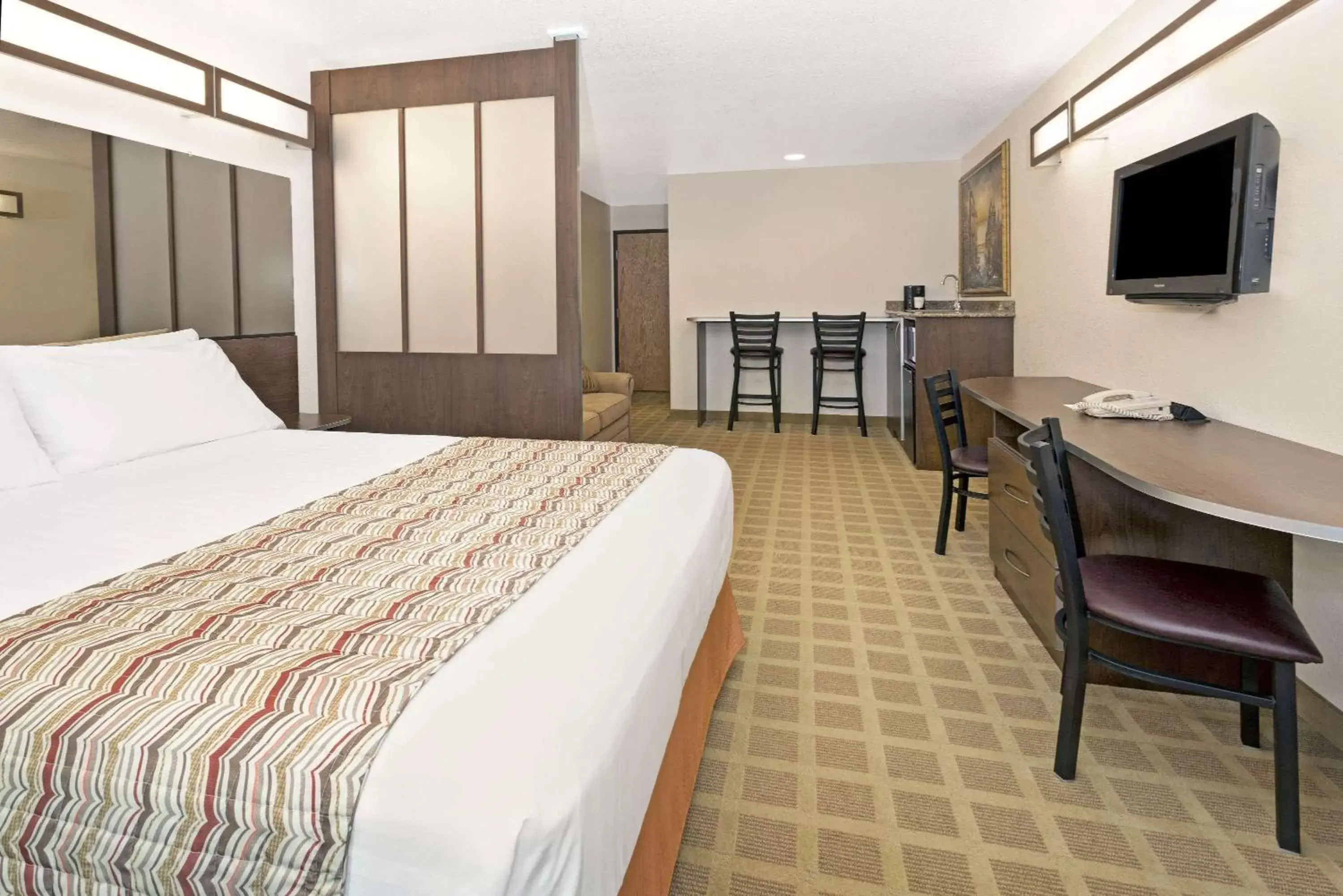 Photo of the whole room, Bed in Microtel Inn & Suites Cheyenne