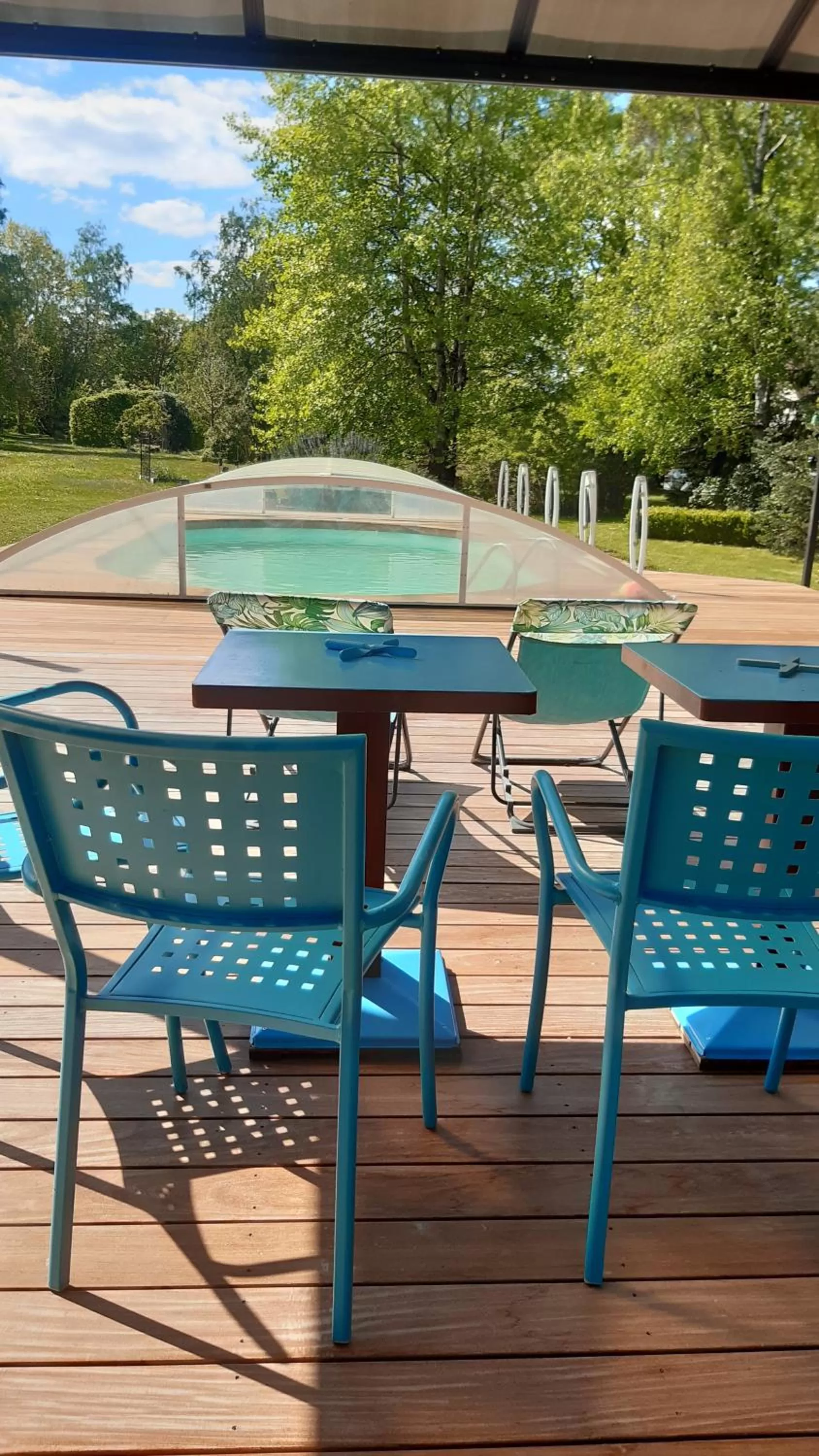 Swimming Pool in le buisson de la gariole ,chambre rhétaise
