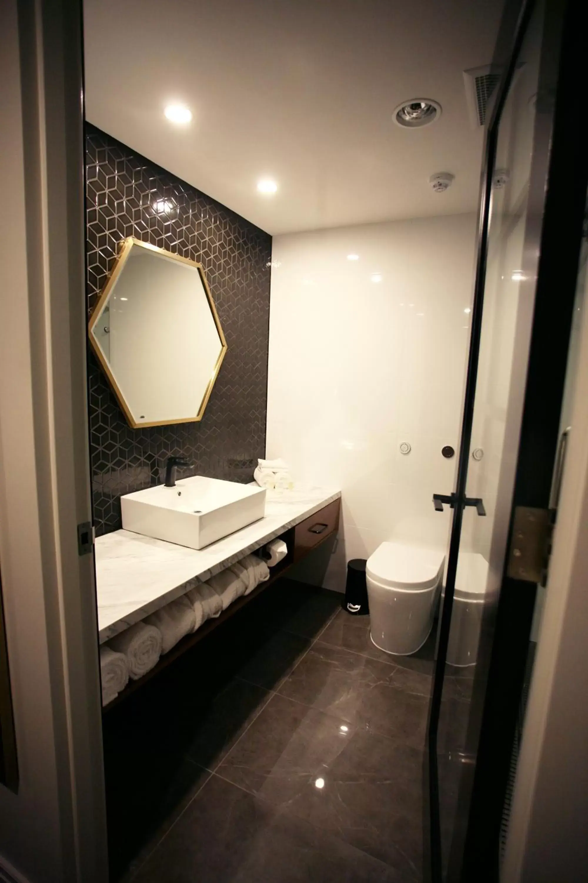 Bathroom in Ellen Hotel