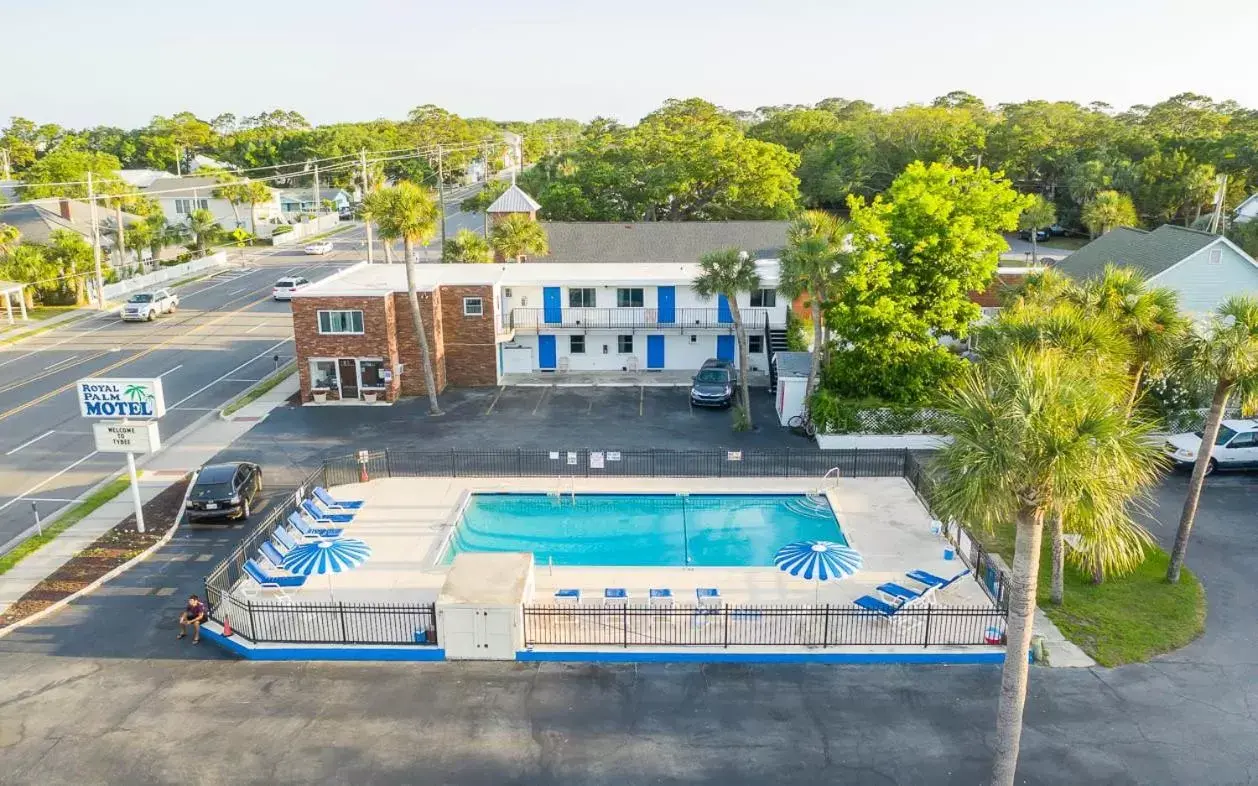 Pool View in Royal Palms Motel