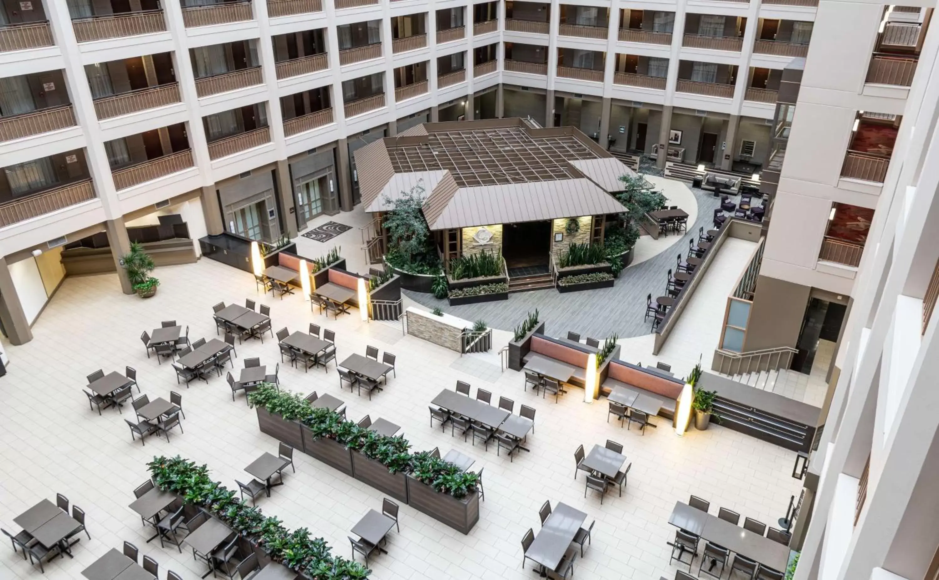 Lobby or reception, Bird's-eye View in Embassy Suites by Hilton Chicago North Shore Deerfield