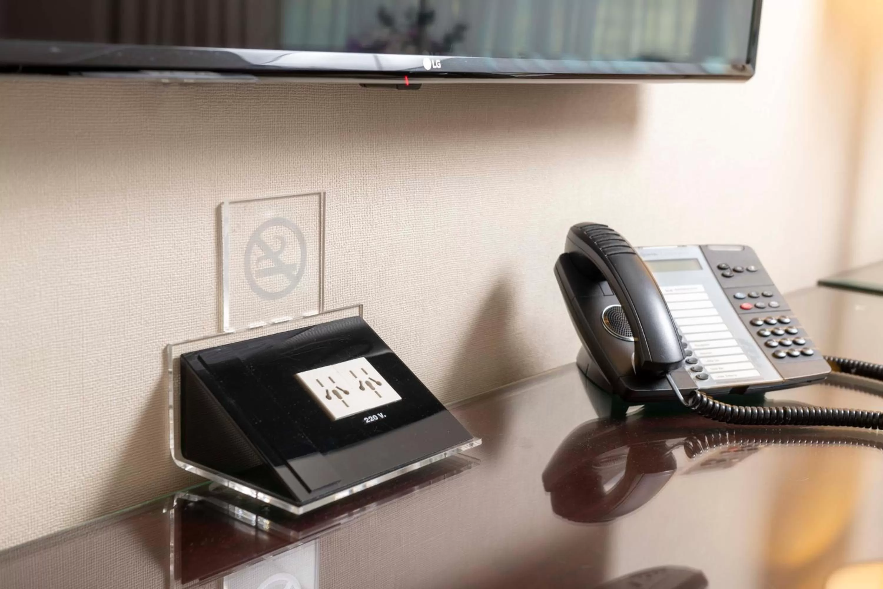 TV and multimedia in Eurobuilding Hotel Boutique Buenos Aires