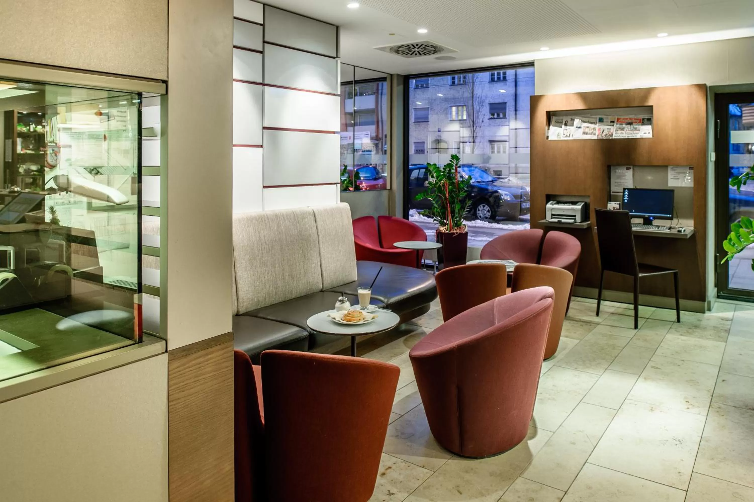 Lobby or reception in Mercure München City Schwabing