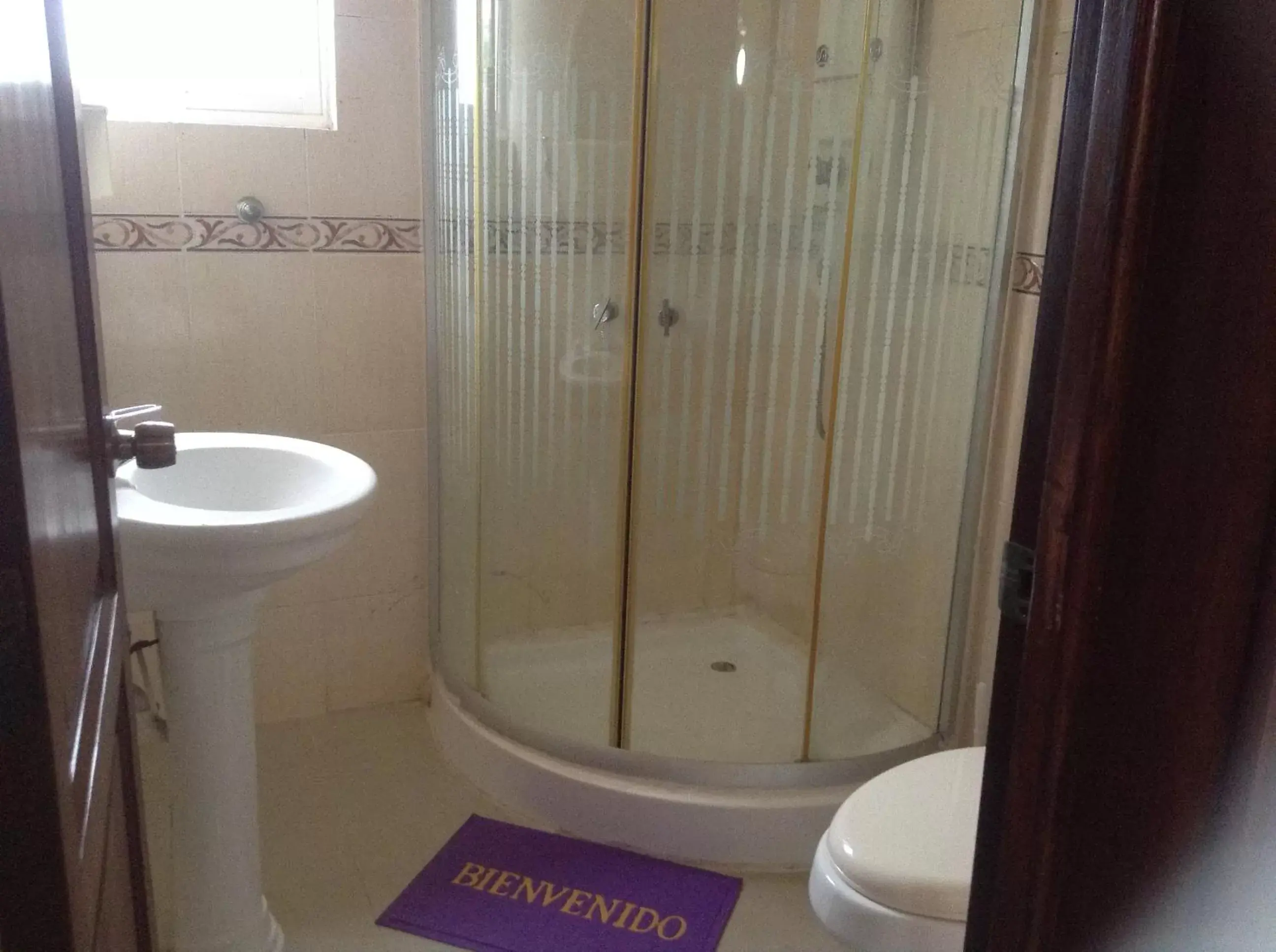 Bathroom in White Sands shared apartments