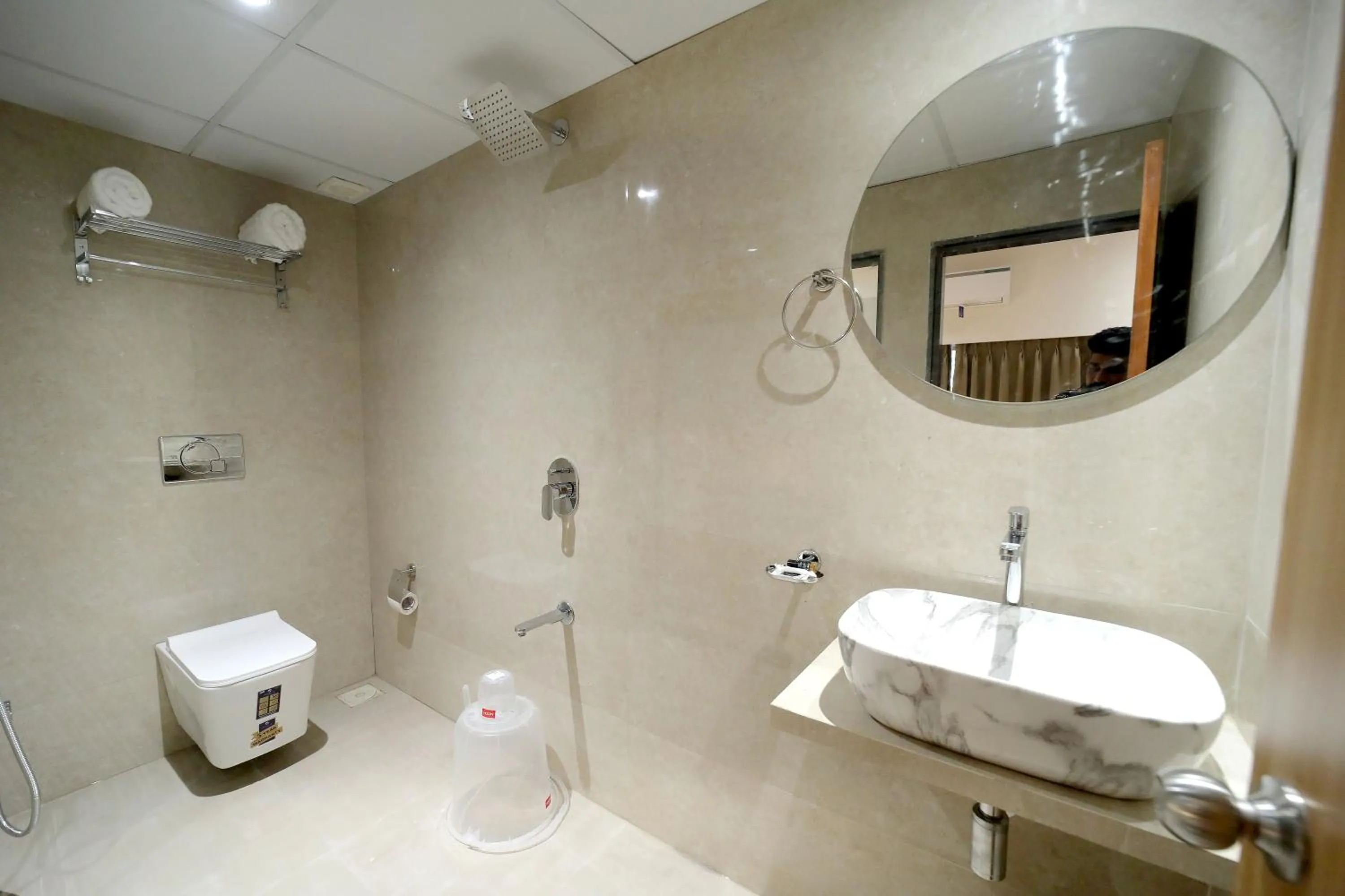 Shower in HOTEL ALFA EXECUTIVE