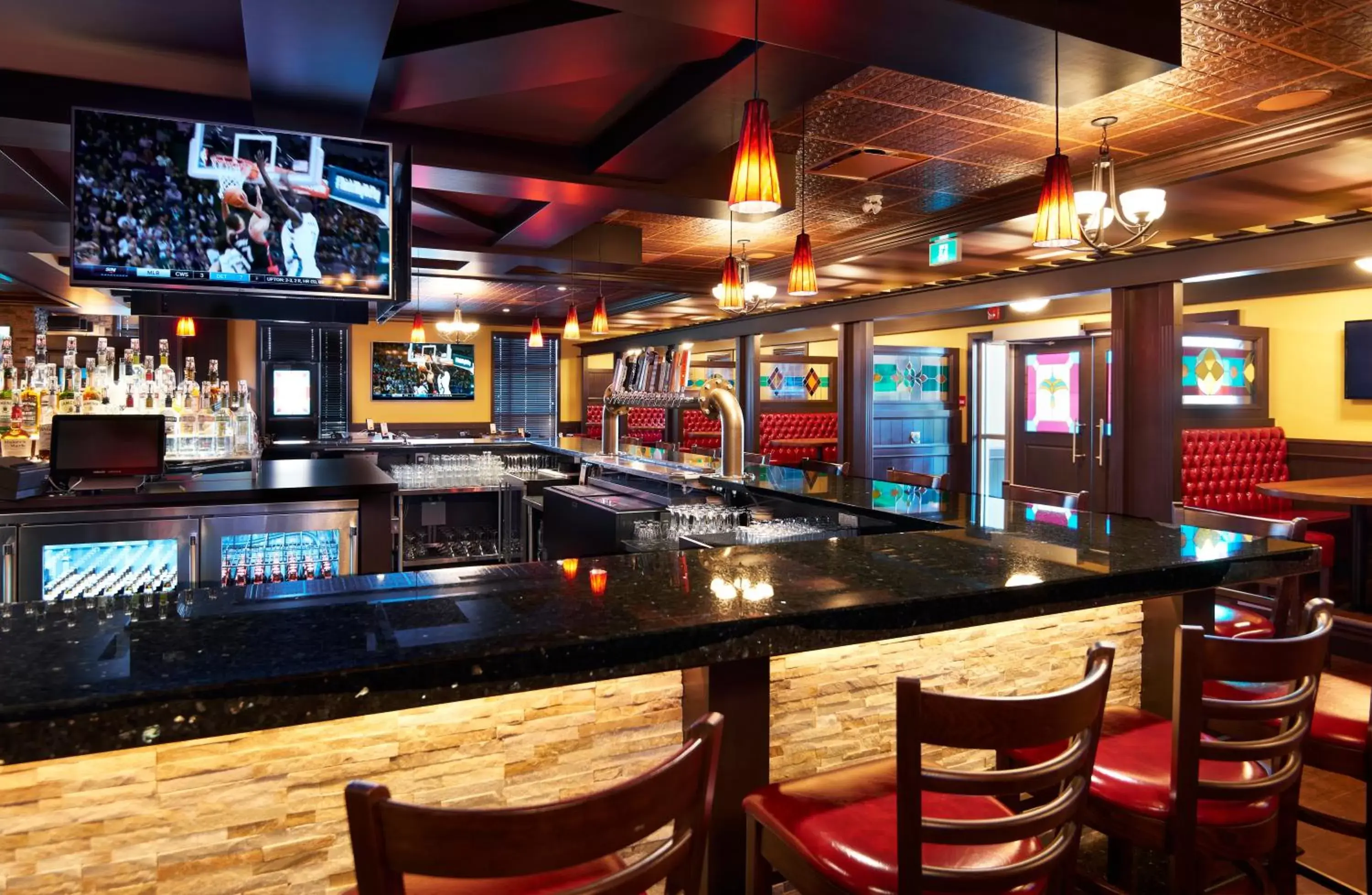 Lounge or bar in Best Western Plus Edmonton Airport Hotel Lounge or bar in Best Western Plus Edmonton Airport Hotel