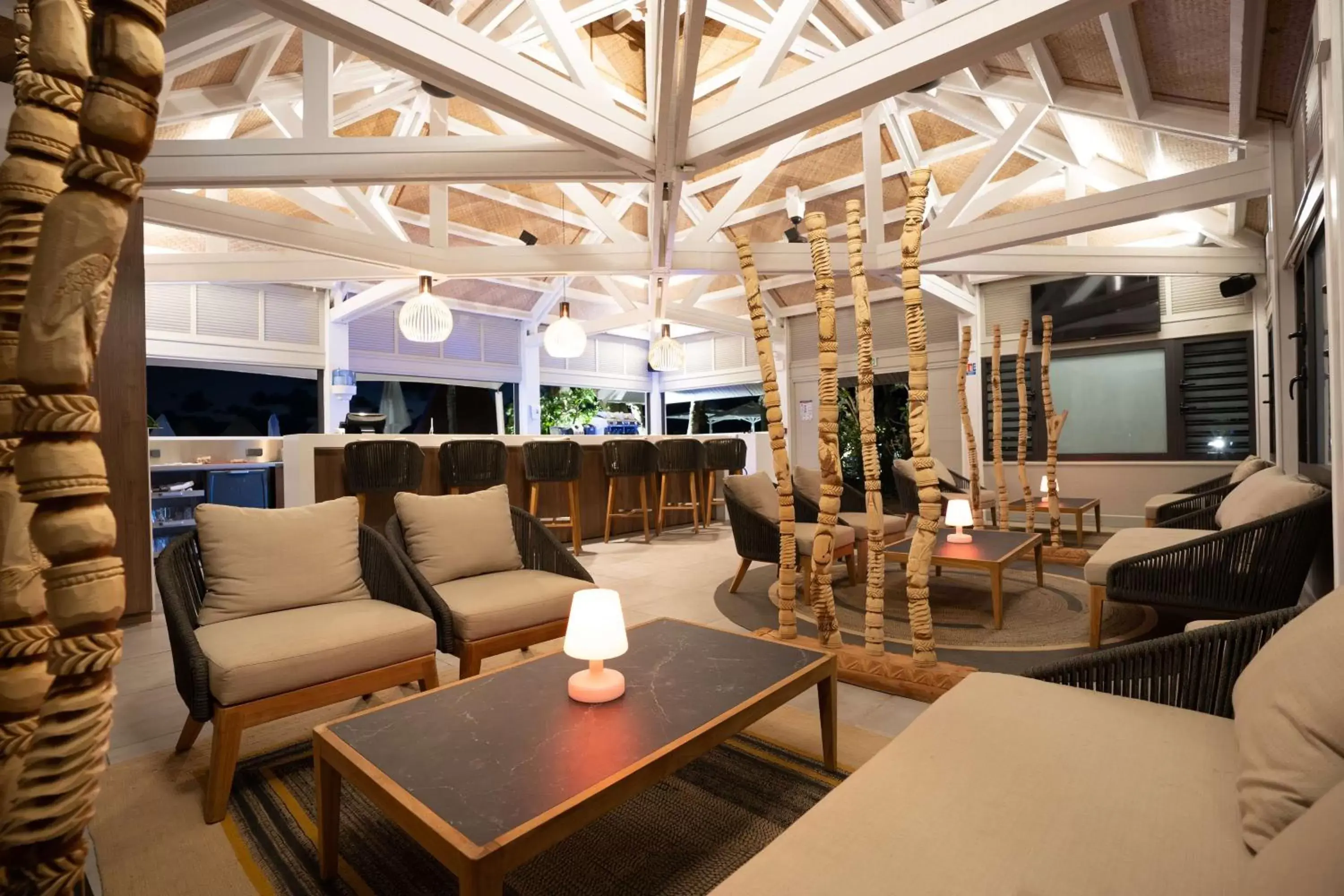 Lounge or bar, Lounge/Bar in DoubleTree by Hilton Noumea Ilot Maitre Resort