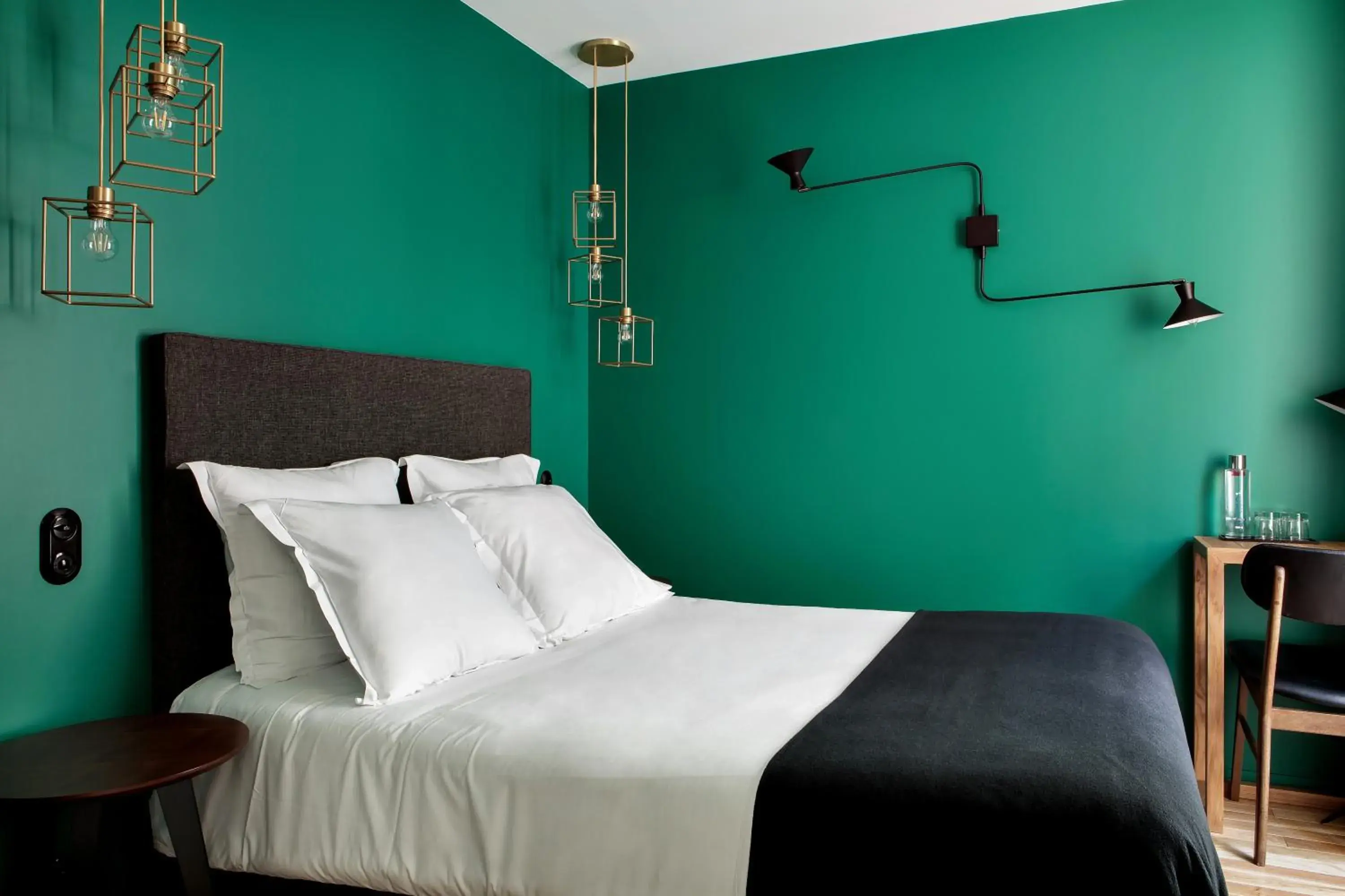 Bed in Newhotel Le Voltaire