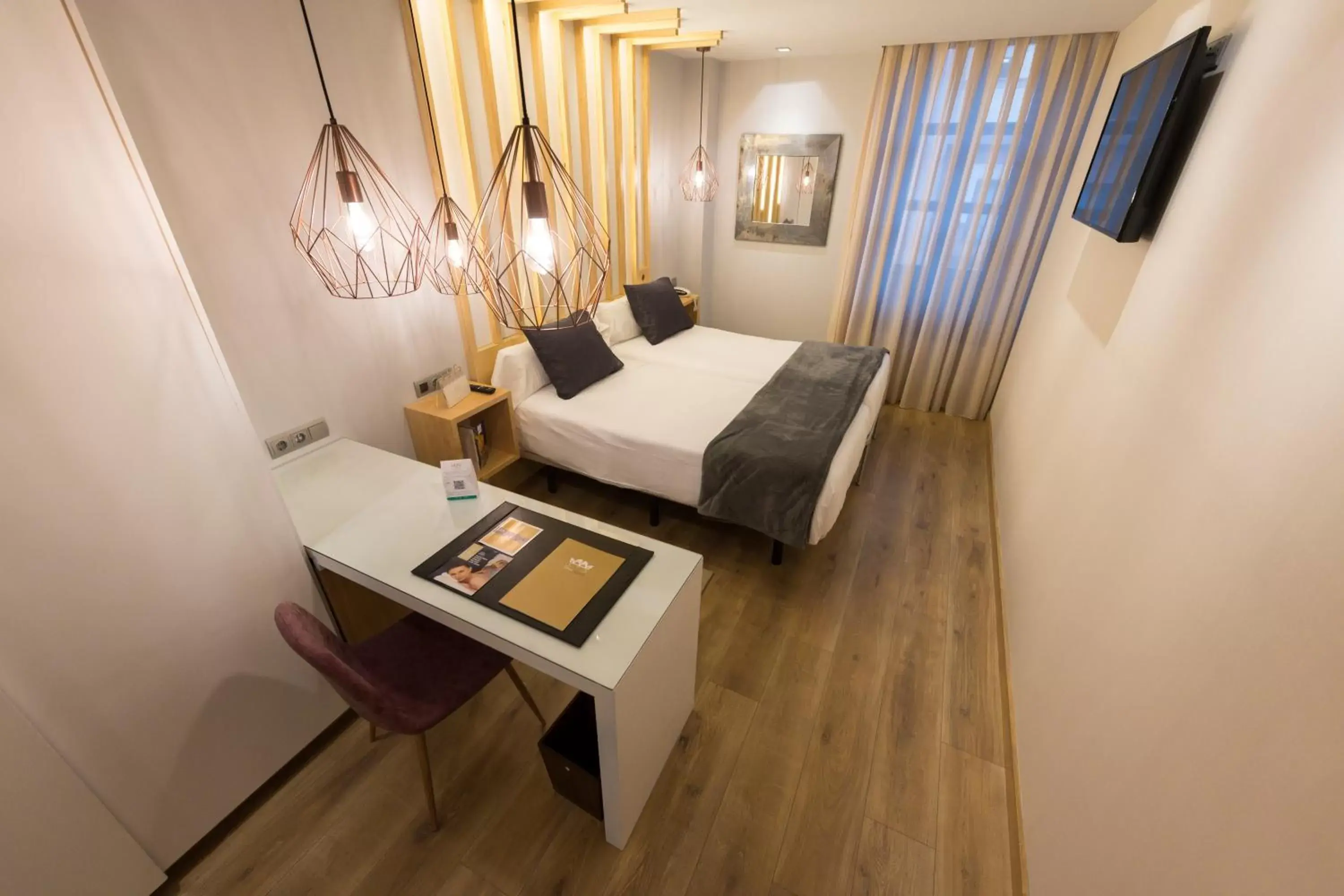 TV and multimedia, Bed in Hotel Fruela