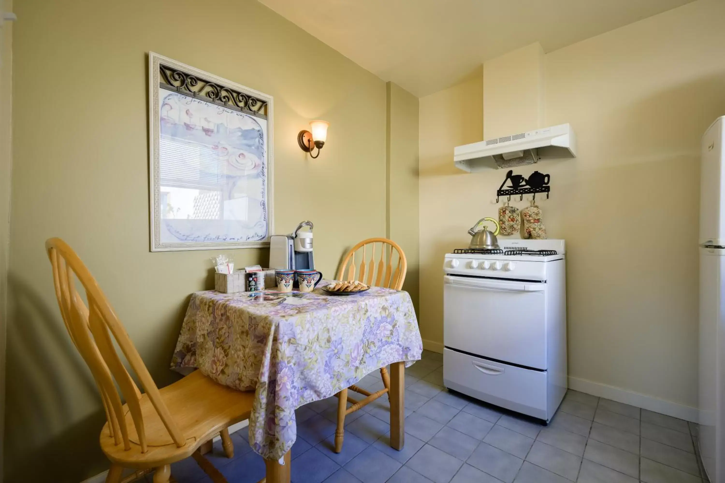 Kitchen or kitchenette in Marina Motel
