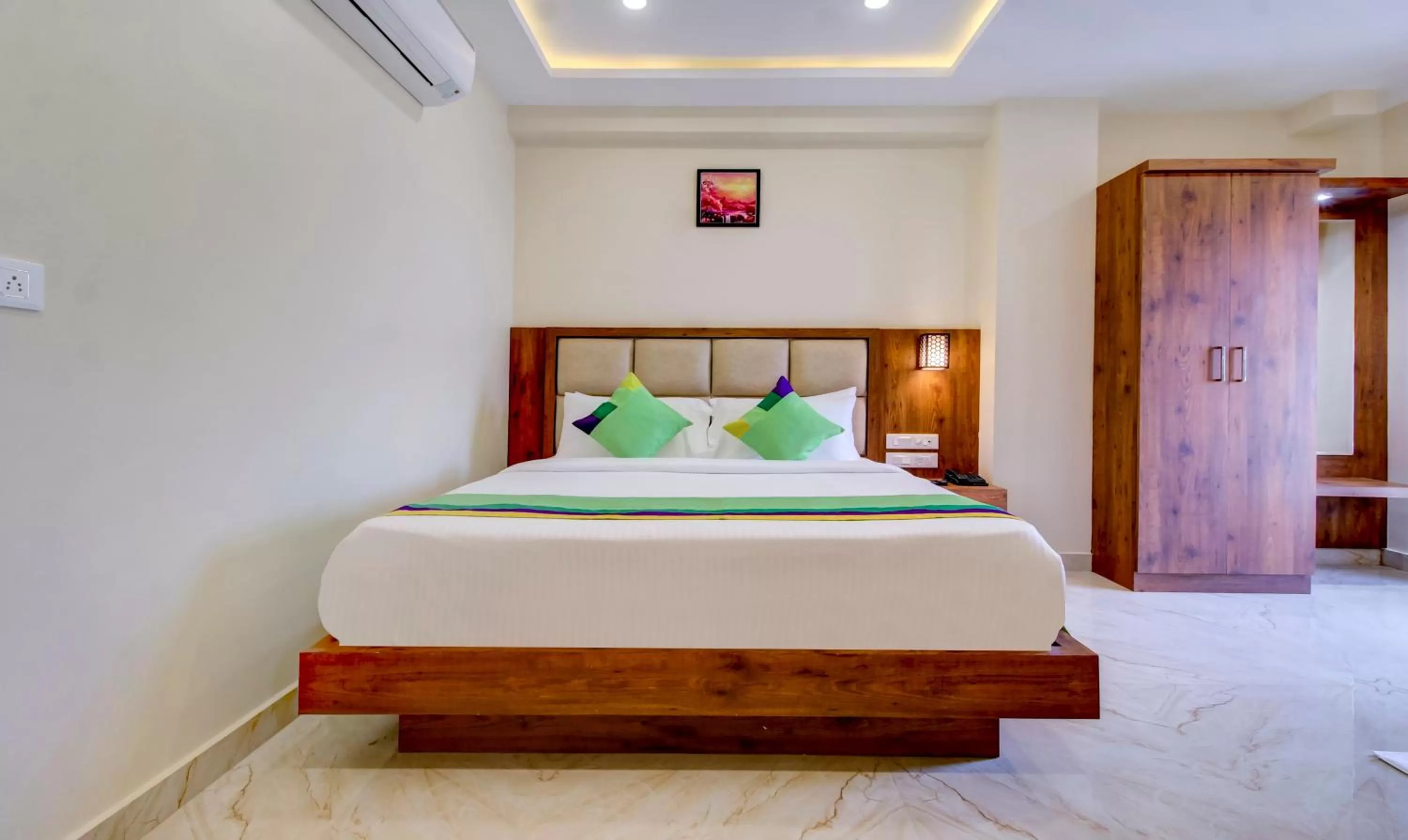 Bedroom, Bed in Treebo The Meridian