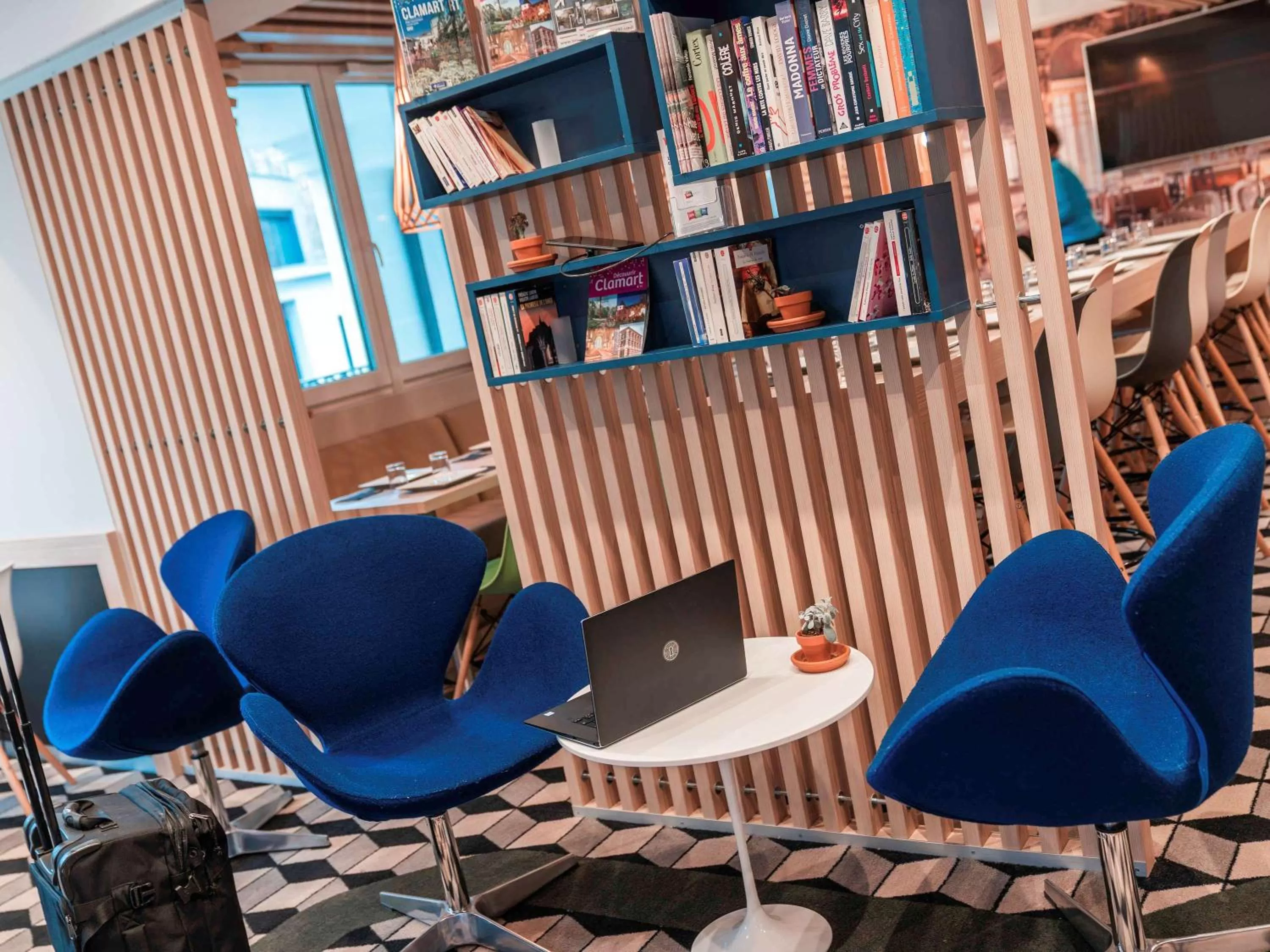 Lounge or bar in ibis Styles Clamart Gare Grand Paris