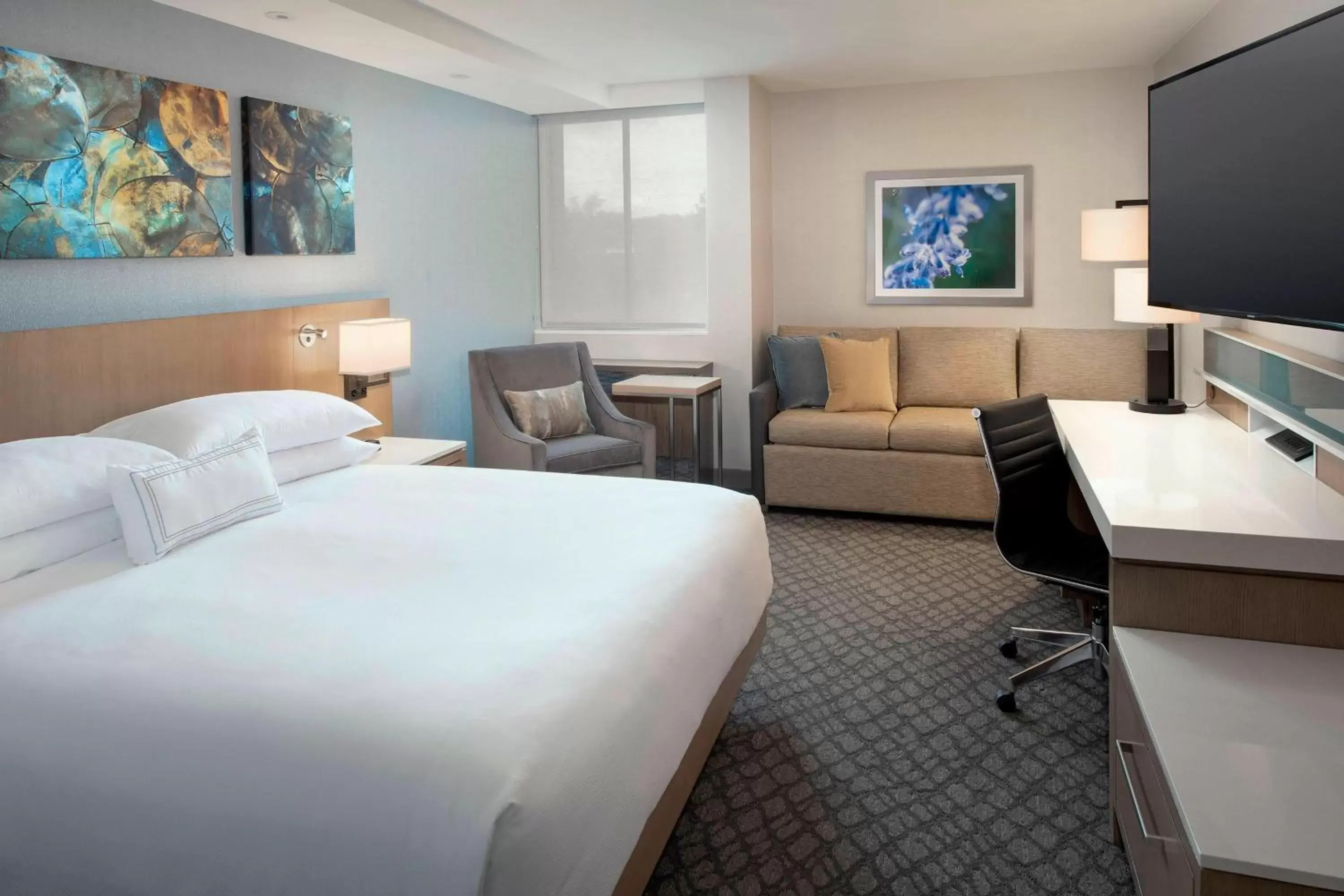 Photo of the whole room, Bed in Delta Hotels by Marriott Seattle Everett