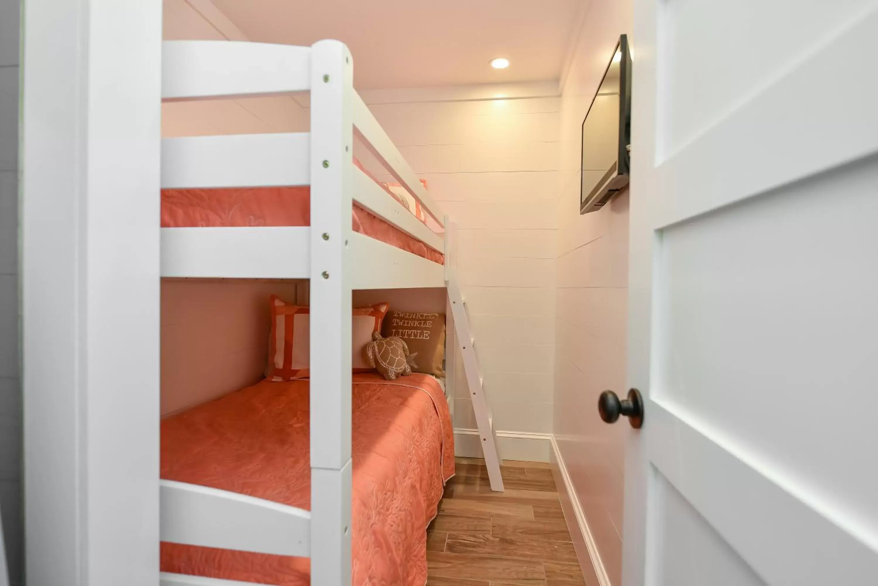 Bunk Bed in Tropical Breeze Resort